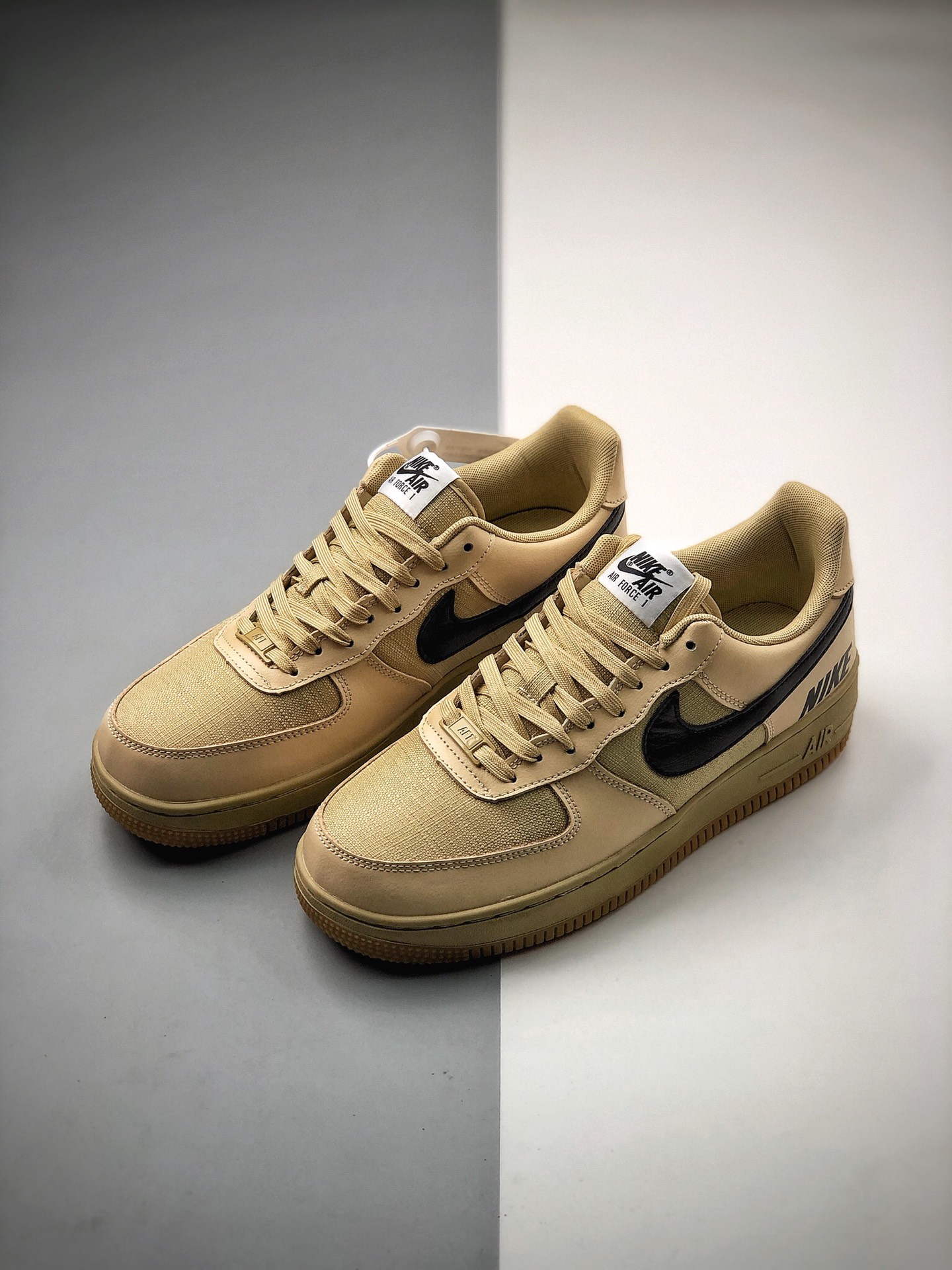 180 Nike 空军一号运动休闲板鞋  货号：CQ4215-700