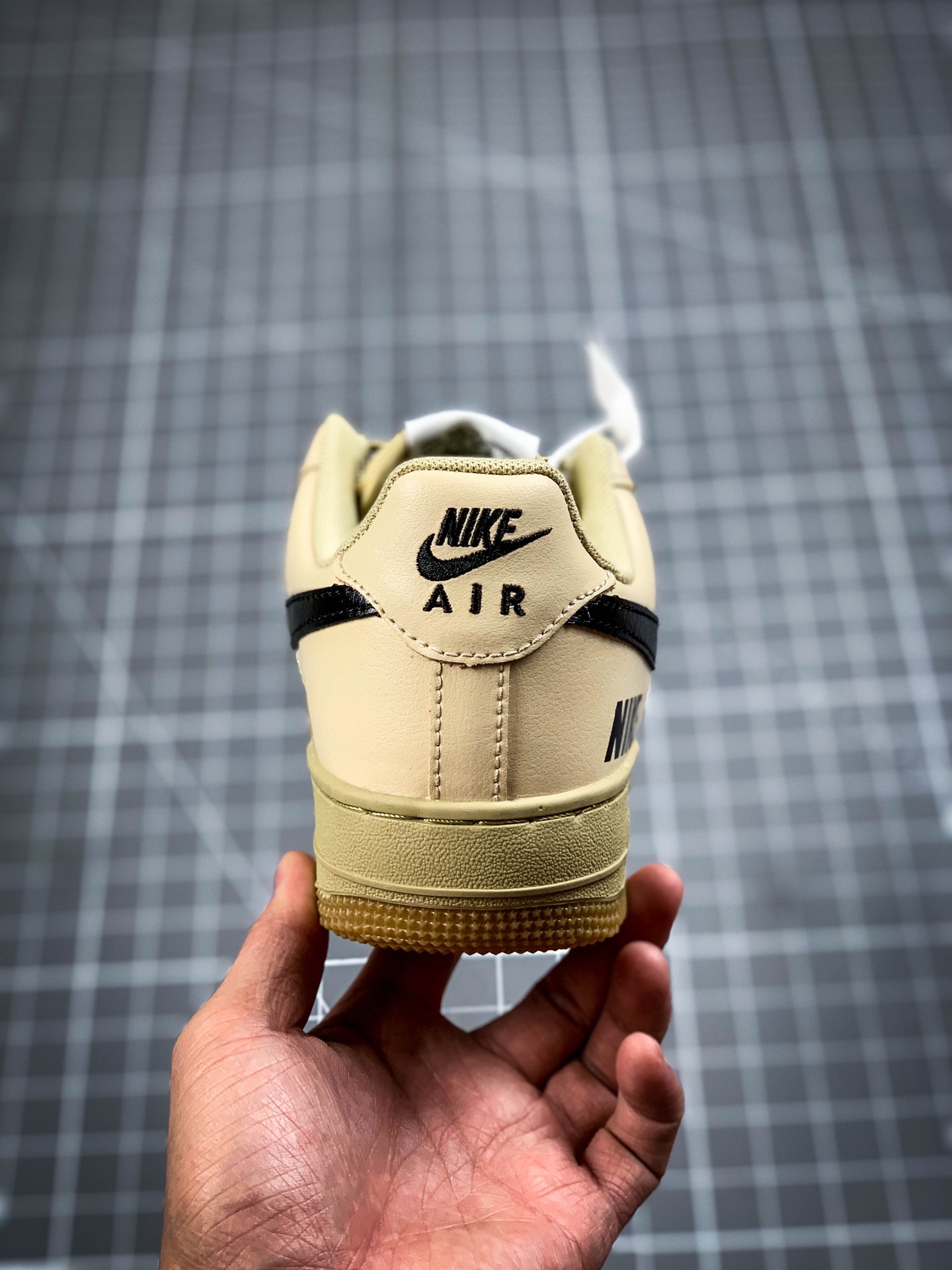 180  Nike Air Force 1 联名款 空军一号低帮休闲运动板鞋 CQ4215-700
