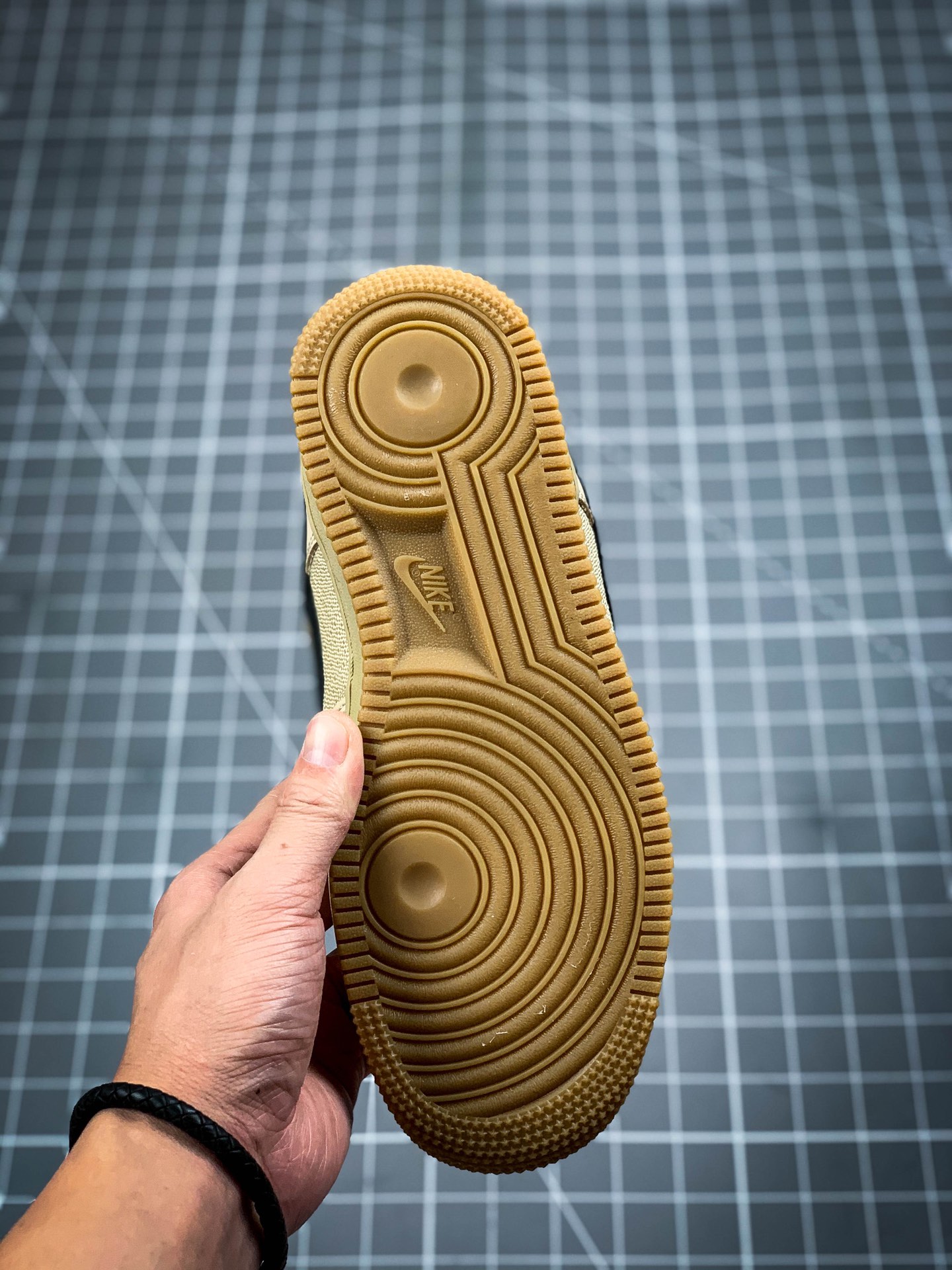 180  Nike Air Force 1 联名款 空军一号低帮休闲运动板鞋 CQ4215-700