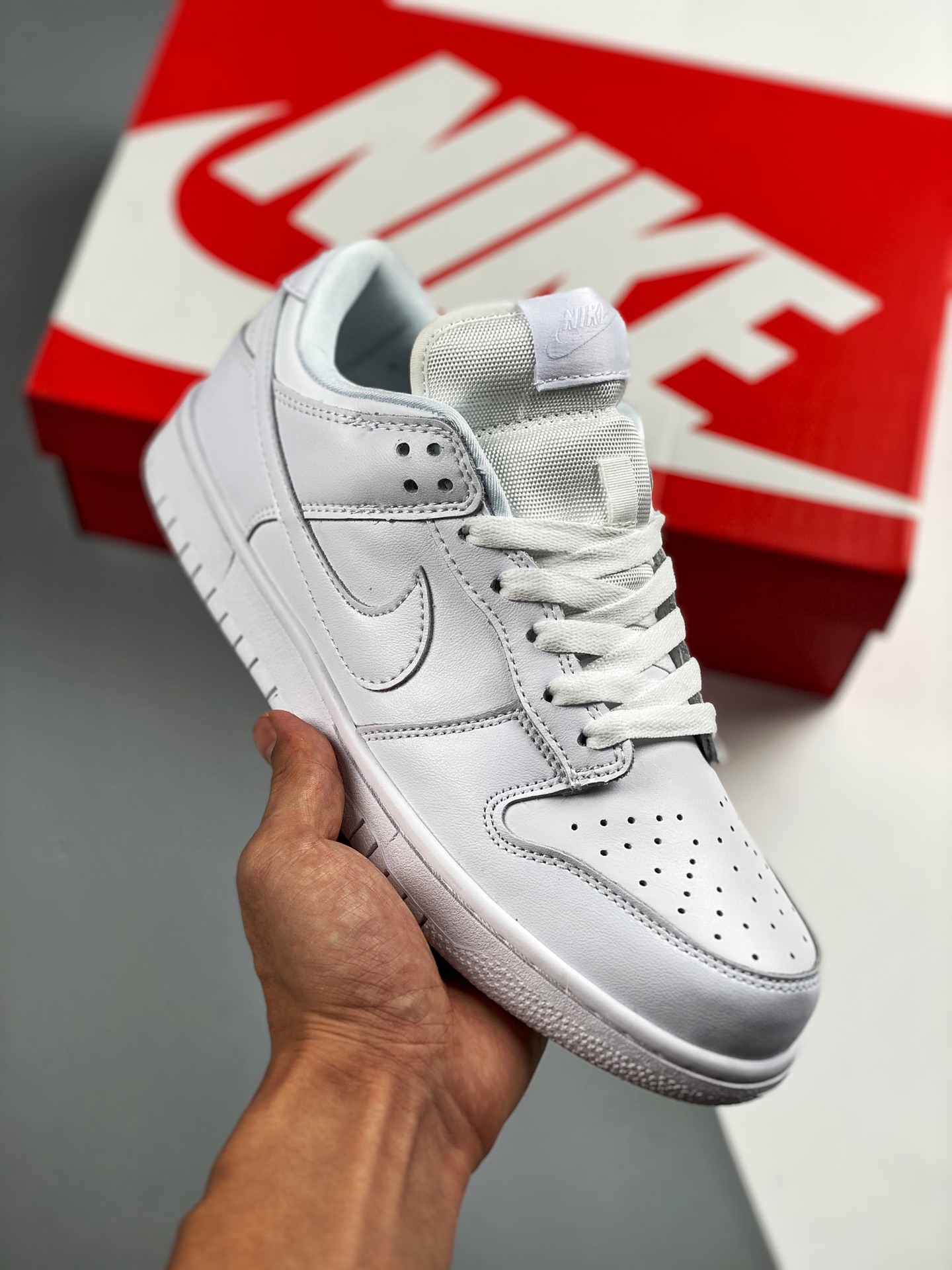 NK Dunk Low clásico blanco puro. En términos de diseño, Dunk se basa en Air Jordan 1 como prototipo, por lo que tiene u…