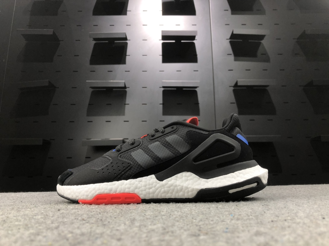 本地Adidas Day Jogger 2020 Boost  阿迪新款夜行者二代爆米花复古跑鞋陈奕迅同款网材鞋面搭配合成绒面革饰面中底嵌入全掌Boost爆米花缓震颗粒材质,棉质脚感体验科技全副武装，街头运动流行解码货号:  FW4818 尺码: 36 36.5 37 38 38.539 40 40.5 41 42 42.5 43 44 44.5 45_ 
