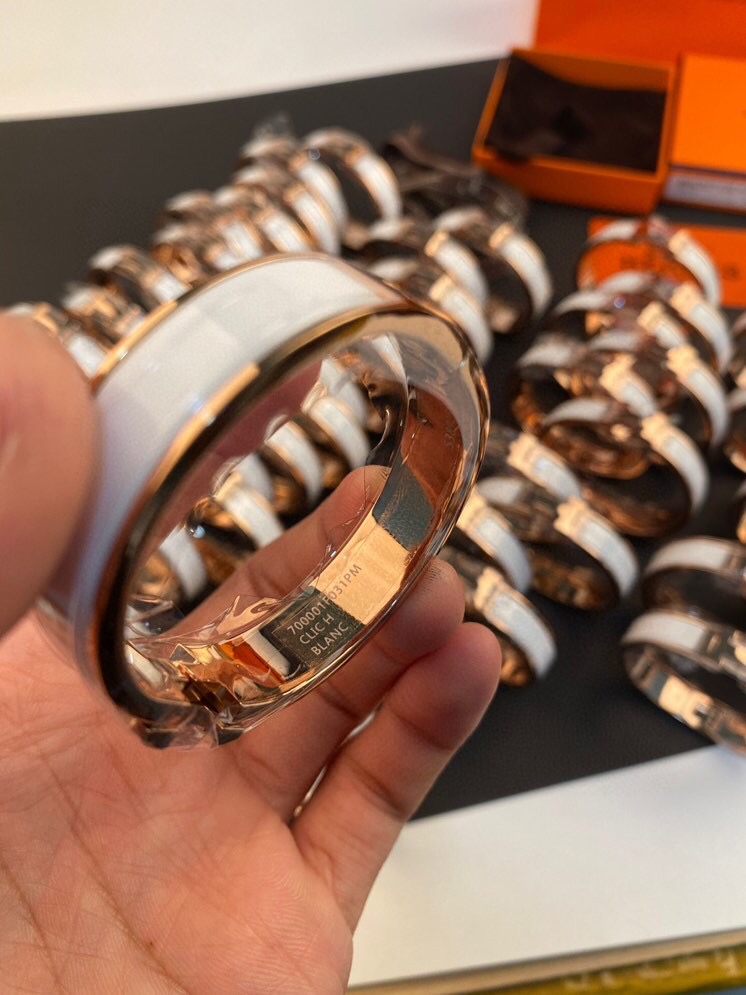 NO:100931,Hermes bracelet purchasing version with barcode hot selling color white spot 17 and 19 sizes, Hermes bracelet, hermes, bracelet19860909爱马仕手镯代购版 有条码热销色白色 现货 17、19两个尺寸,爱马仕手镯,hermes,bracelet,Jewelry
