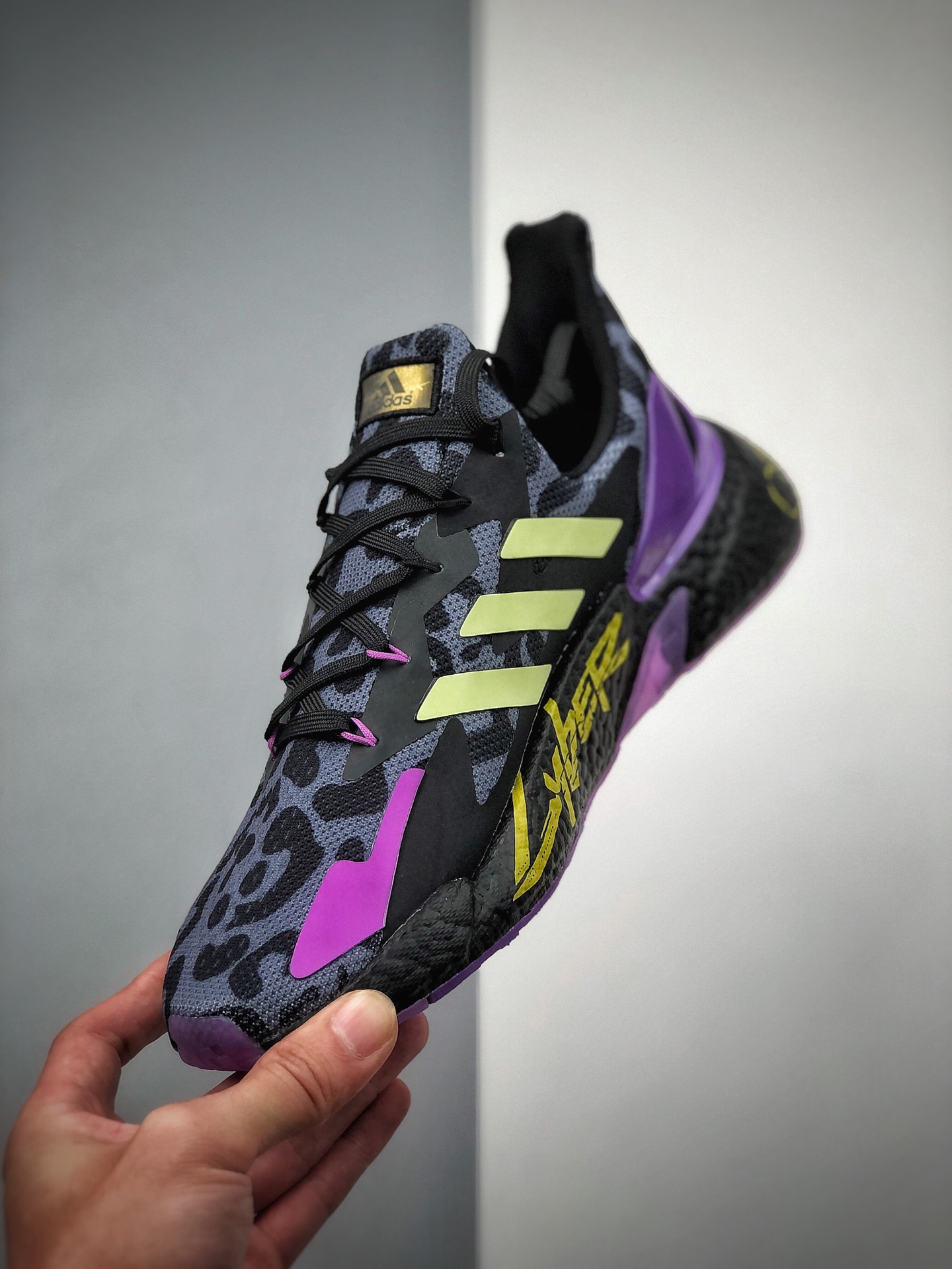 220  全网新品首发 adidas Boost X9000L4 系列款式整体造型极具速度感