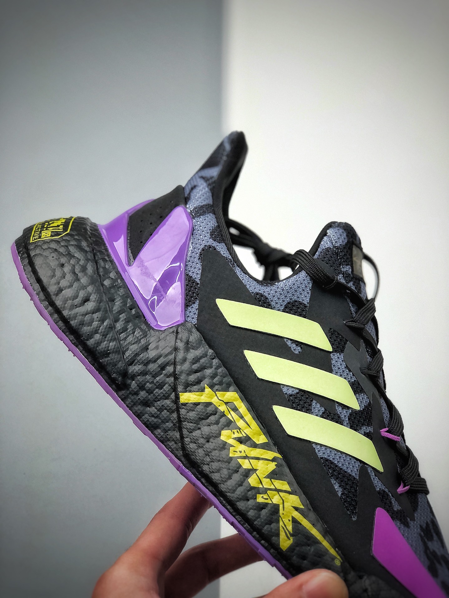 220  全网新品首发 adidas Boost X9000L4 系列款式整体造型极具速度感