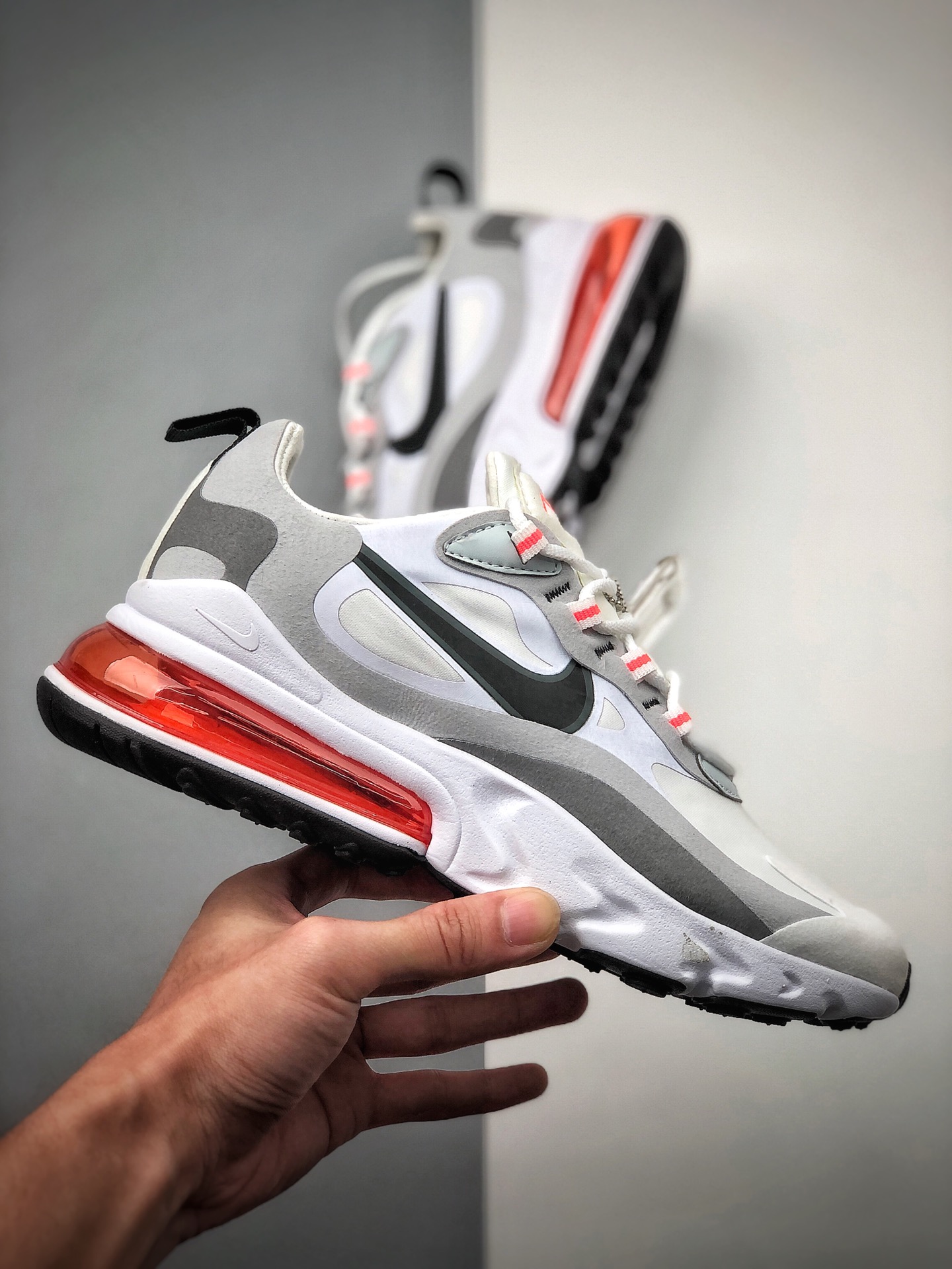 200 耐克Nike Wmns Air Max 270 React ”White/Light Blue”270瑞亚赛车系列后半掌气垫百搭运动慢跑鞋