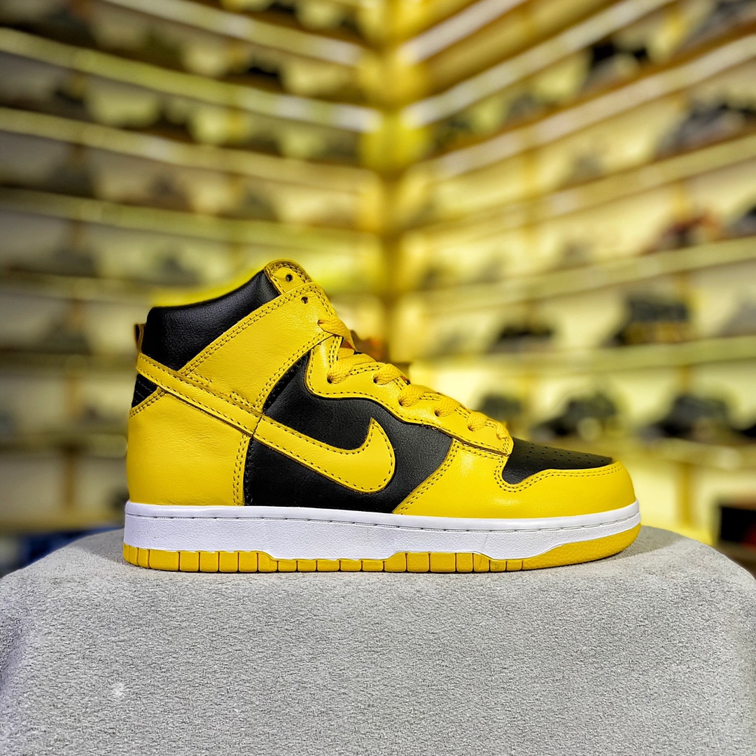 DunkSB 高帮 武当黑黄纯原生产线出品原厂材料 目前市面最好的货货号：CZ8149-002 尺码：36-47.5带半码