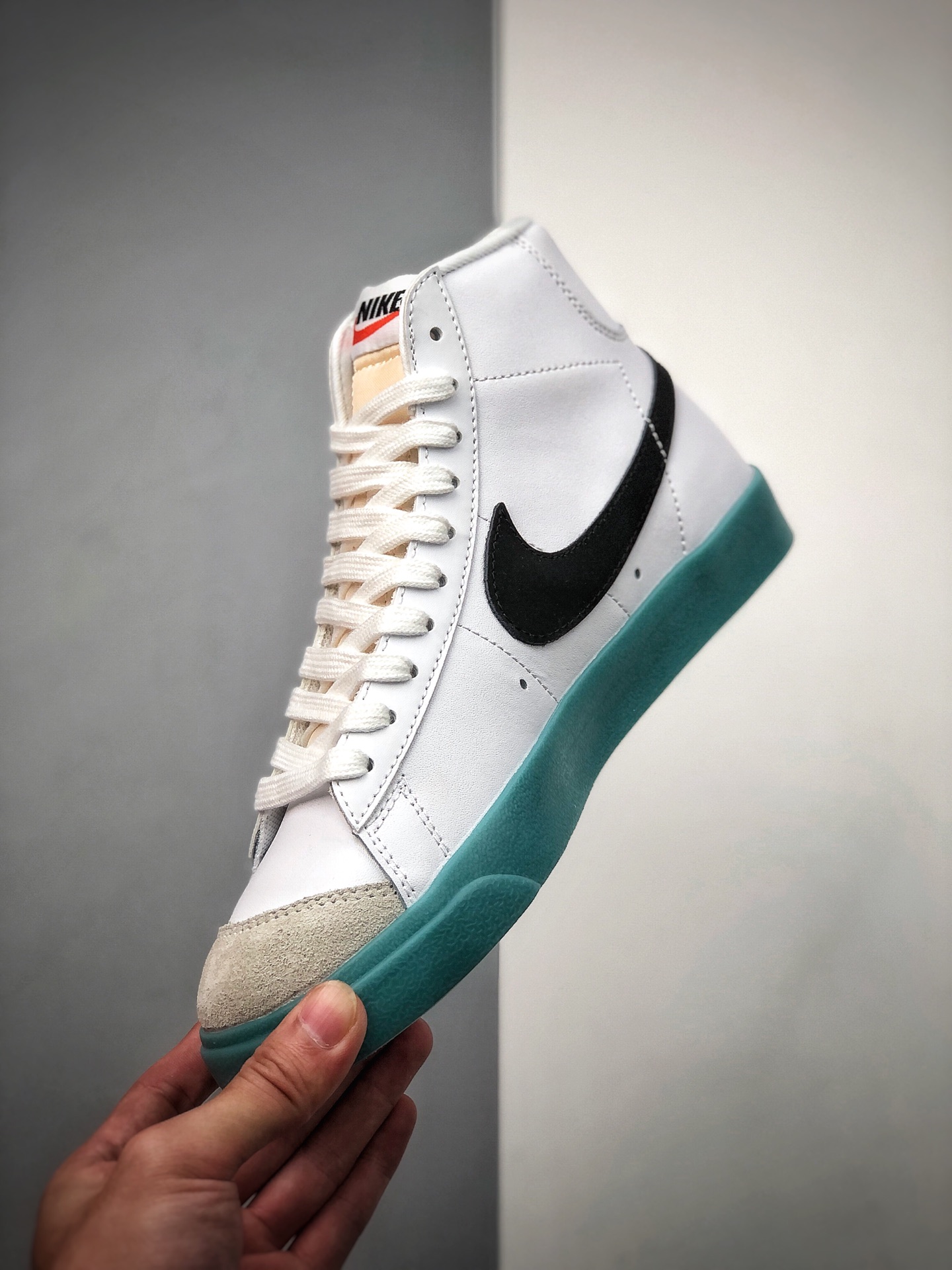 160 公司级 Nike Blazer Mid '1977 Vintage WE经典开拓者高帮百搭休闲运动板鞋BQ6805-101