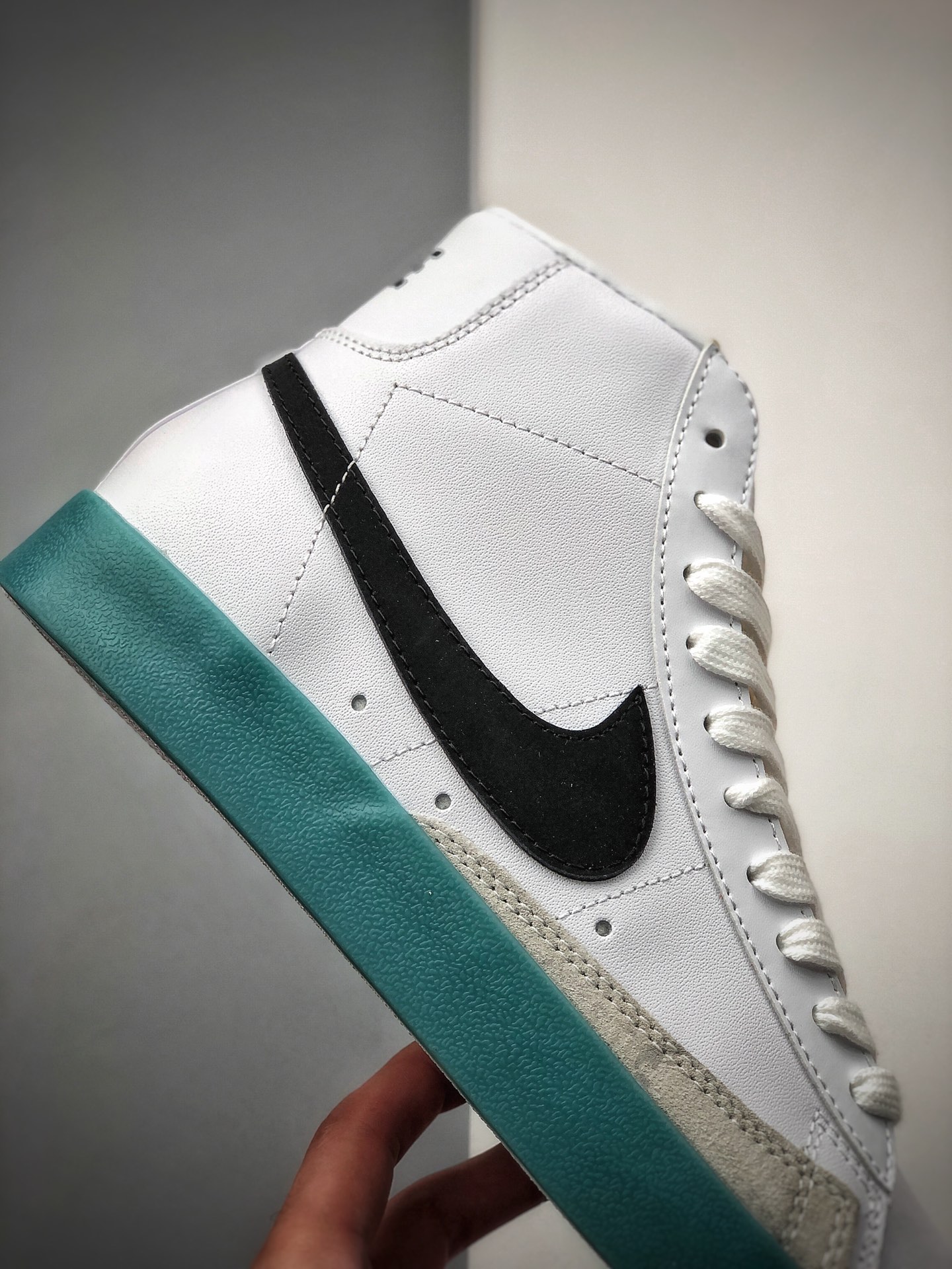 160 公司级 Nike Blazer Mid '1977 Vintage WE经典开拓者高帮百搭休闲运动板鞋BQ6805-101