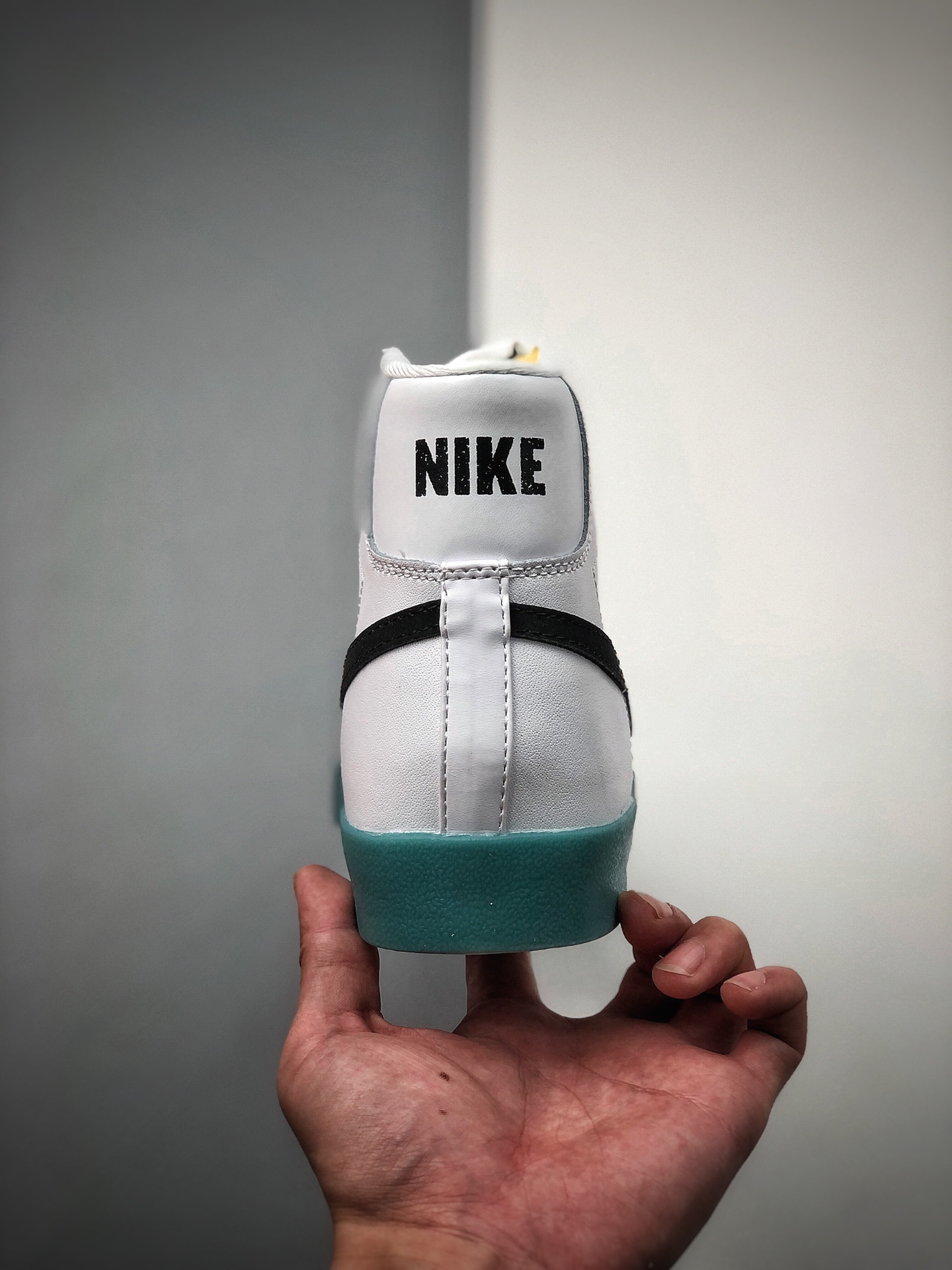 160 公司级 Nike Blazer Mid '1977 Vintage WE经典开拓者高帮百搭休闲运动板鞋BQ6805-101