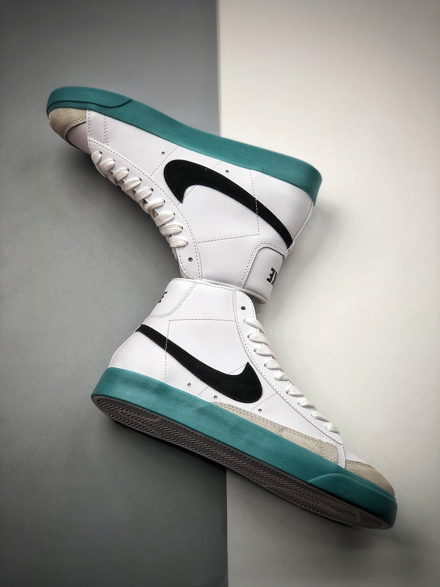 160 公司级 Nike Blazer Mid '1977 Vintage WE经典开拓者高帮百搭休闲运动板鞋BQ6805-101