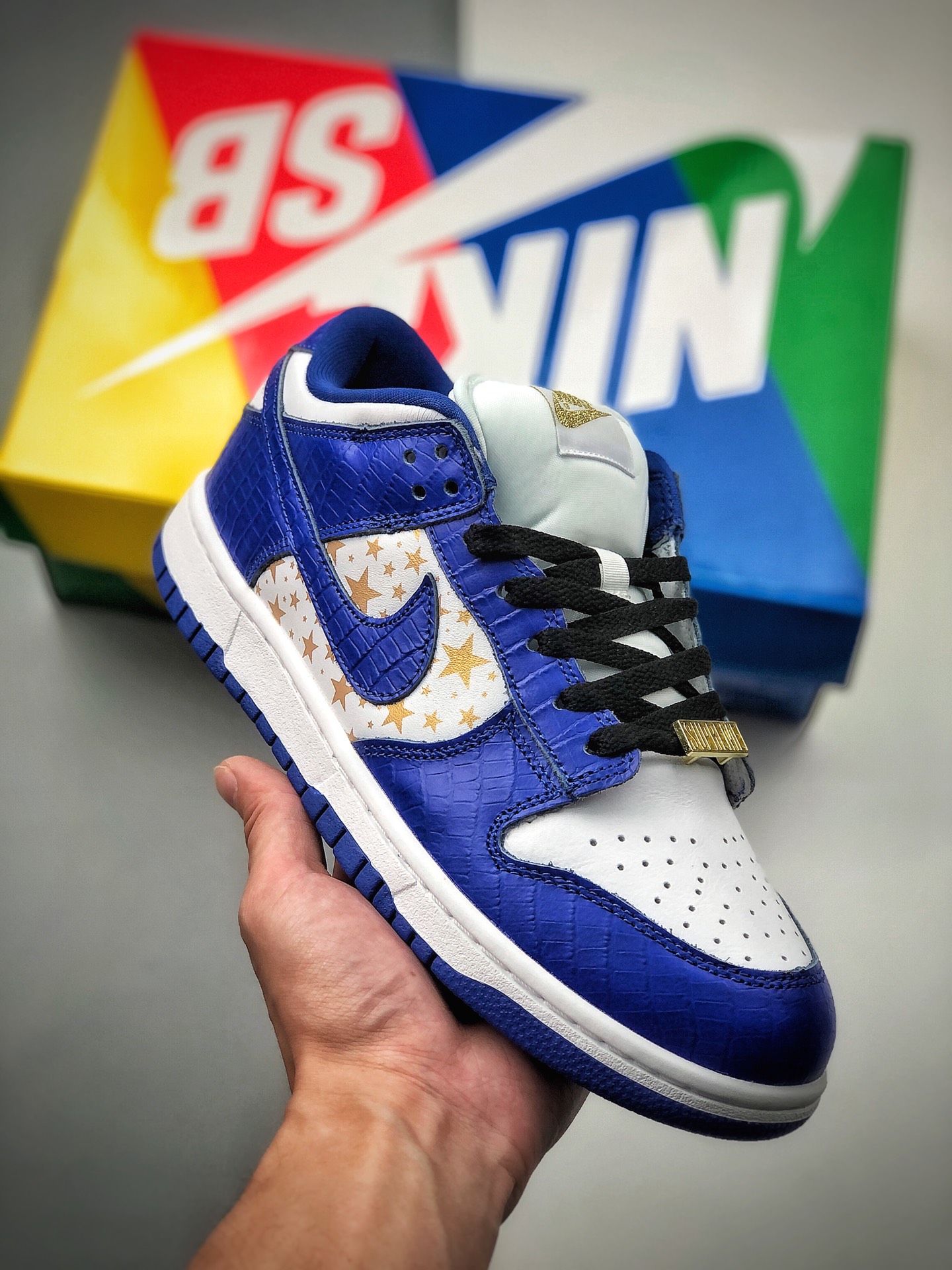 Supreme x Nike SB Dunk Low Número de producto: DH3228-100 Tallas: 36 36.5 37 38 38.5 39 40 40.5 41 42 42.5 43 44 44.5 4…