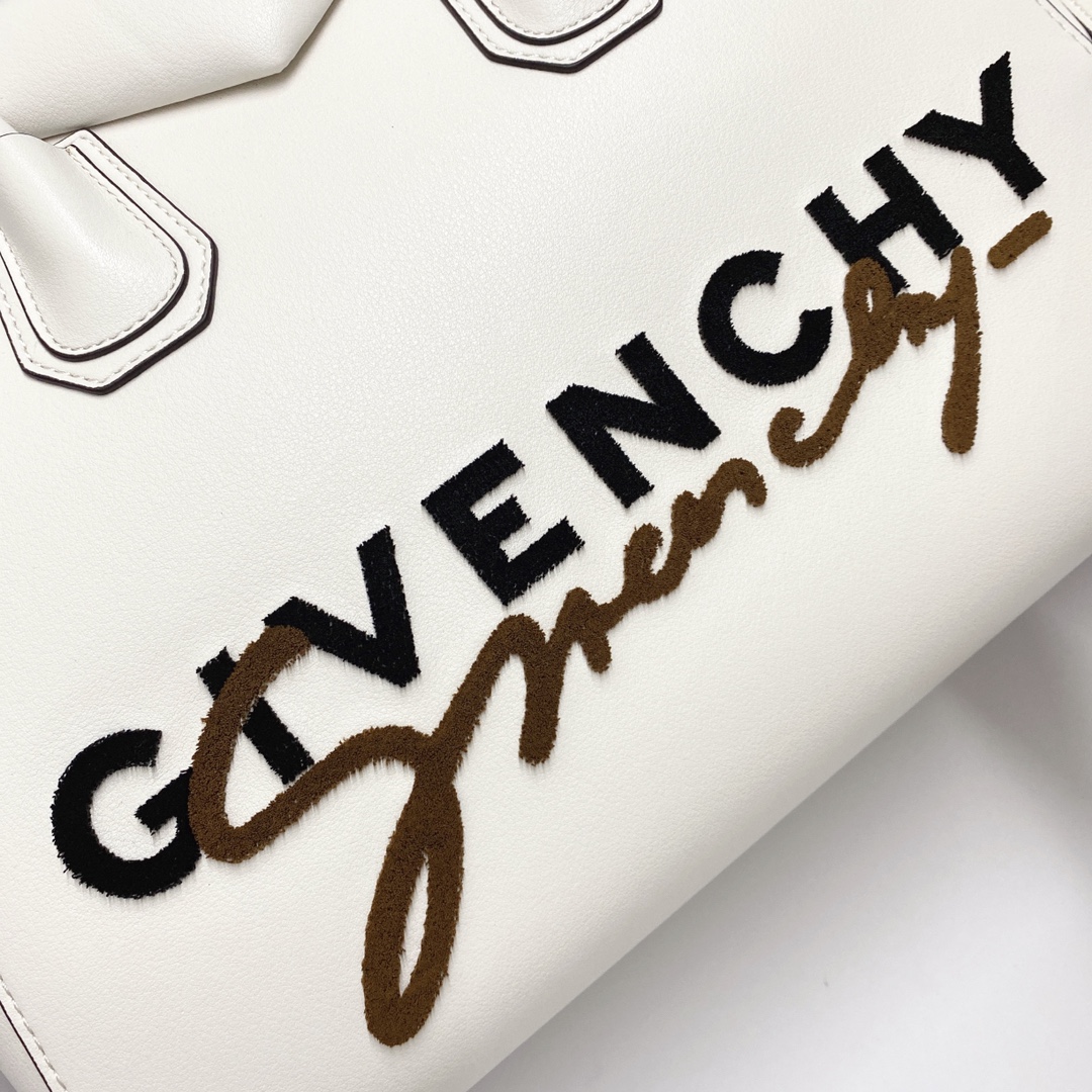 大号纪梵希GIVENCHYAntigona机车包新款logo刺绣中号size:底长33x宽18x高26x