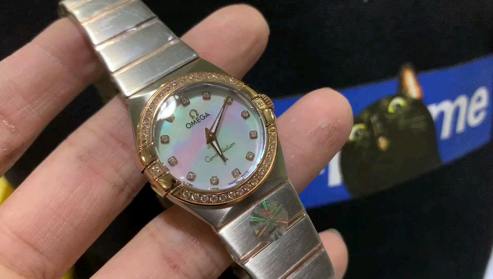 Omega 欧米茄星座女表，一道彩虹