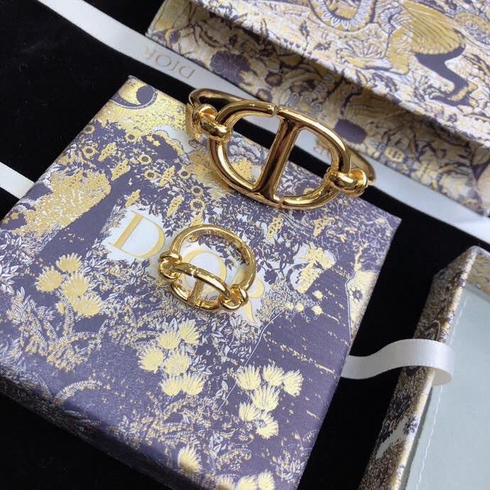 “Dior 2022 Jewelry Collection: Bracelets, Rings, and Gold Selection” - 图片 2