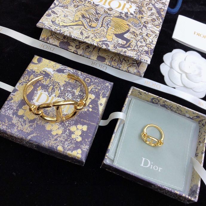 “Dior 2022 Jewelry Collection: Bracelets, Rings, and Gold Selection” - 图片 7