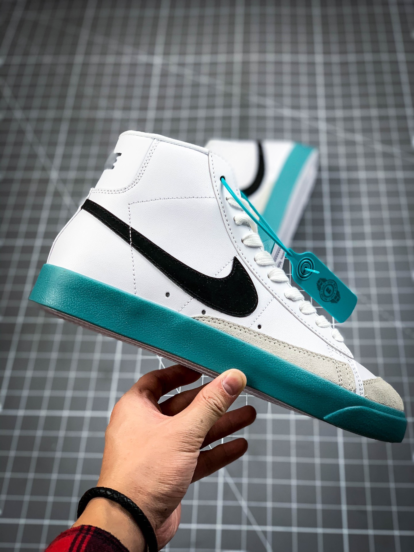160 公司级 Nike Blazer Mid '77 开拓者高帮百搭休闲板鞋BQ6805-101