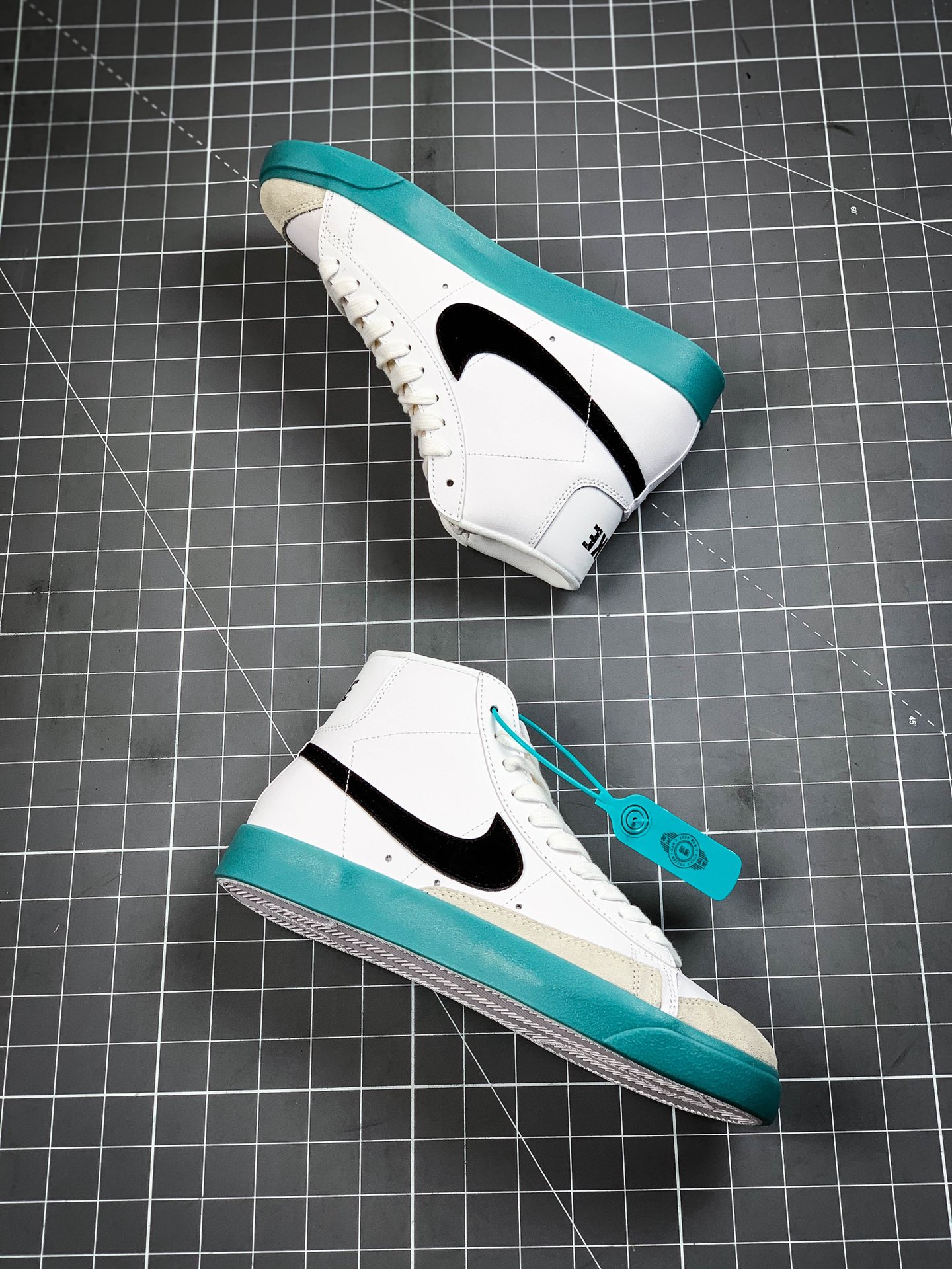160 公司级 Nike Blazer Mid '77 开拓者高帮百搭休闲板鞋BQ6805-101