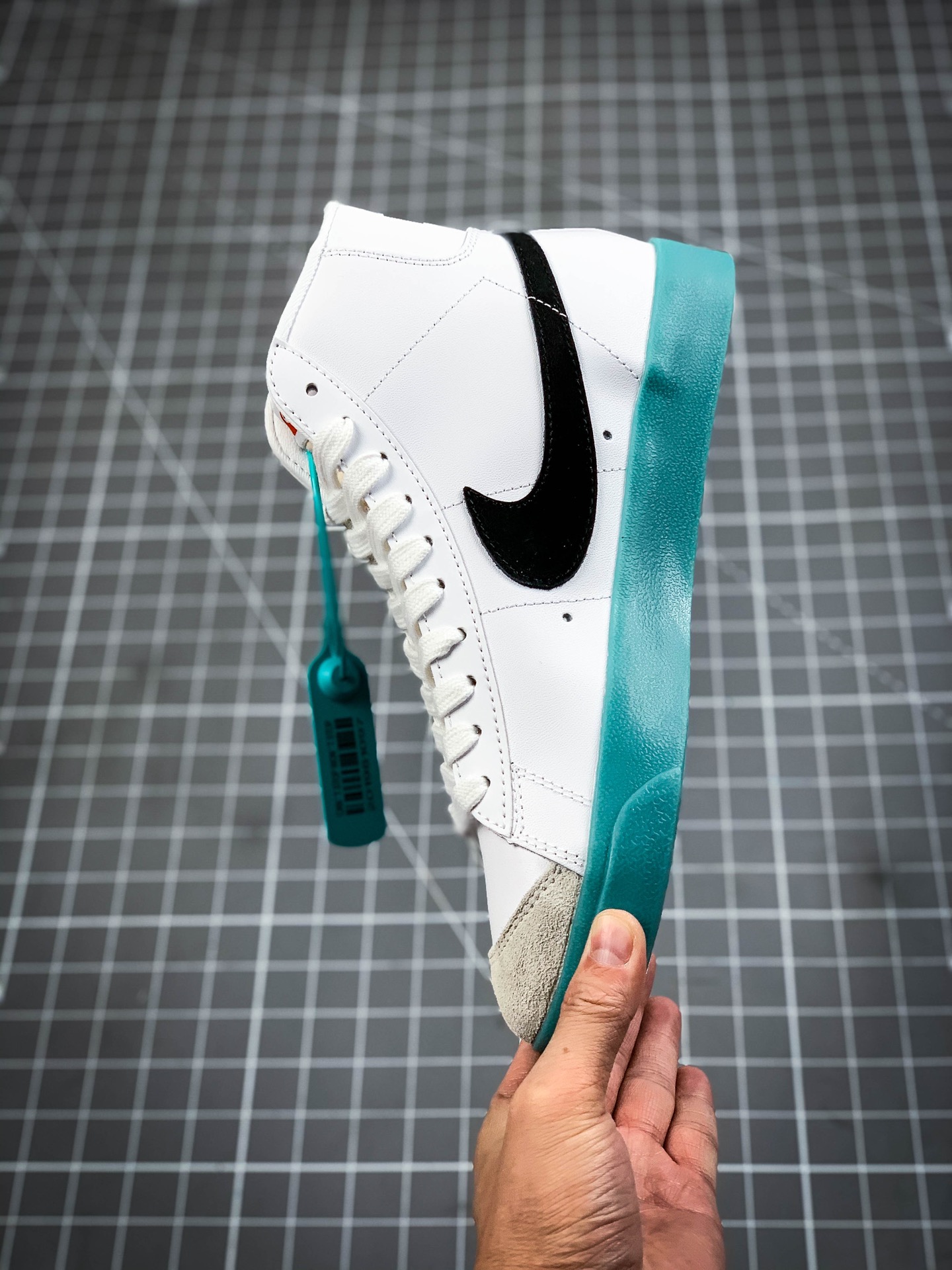 160 公司级 Nike Blazer Mid '77 开拓者高帮百搭休闲板鞋BQ6805-101