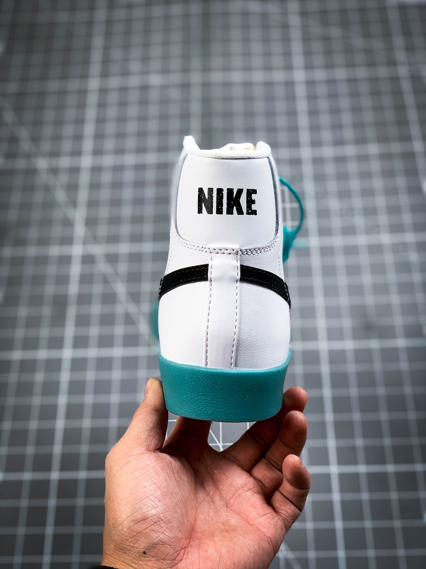 160 公司级 Nike Blazer Mid '77 开拓者高帮百搭休闲板鞋BQ6805-101