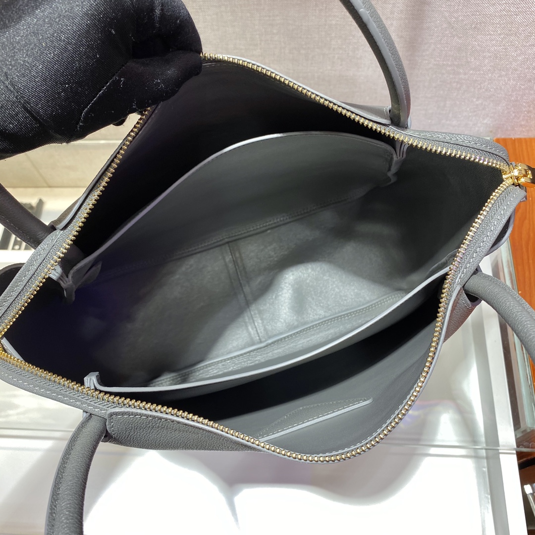 PRADA普拉达柔软鹿皮手提包1BC142