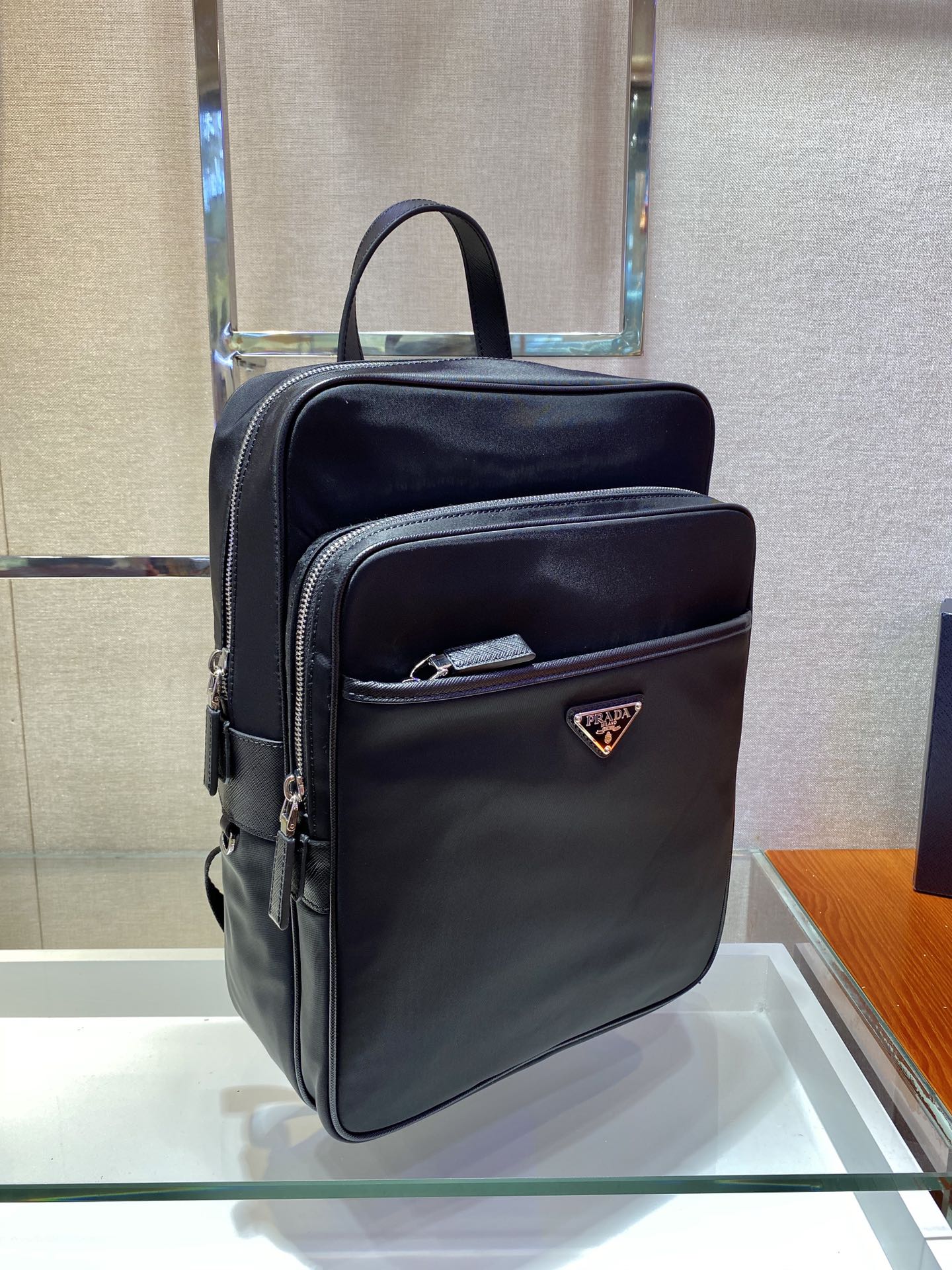 PRADA普拉达男士尼龙背包2VZ064