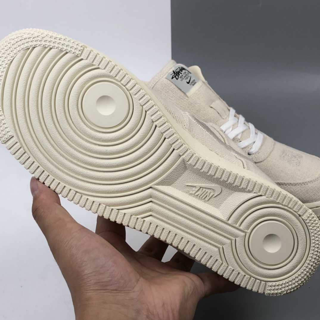 320 美国元祖街头潮牌Stussy斯图西 x Nike Air Force 1 '07 Low”Black Cool”空军低帮经典百搭休闲运动板鞋“奶黄白黑麻布电绣钩子”CZ9084-200