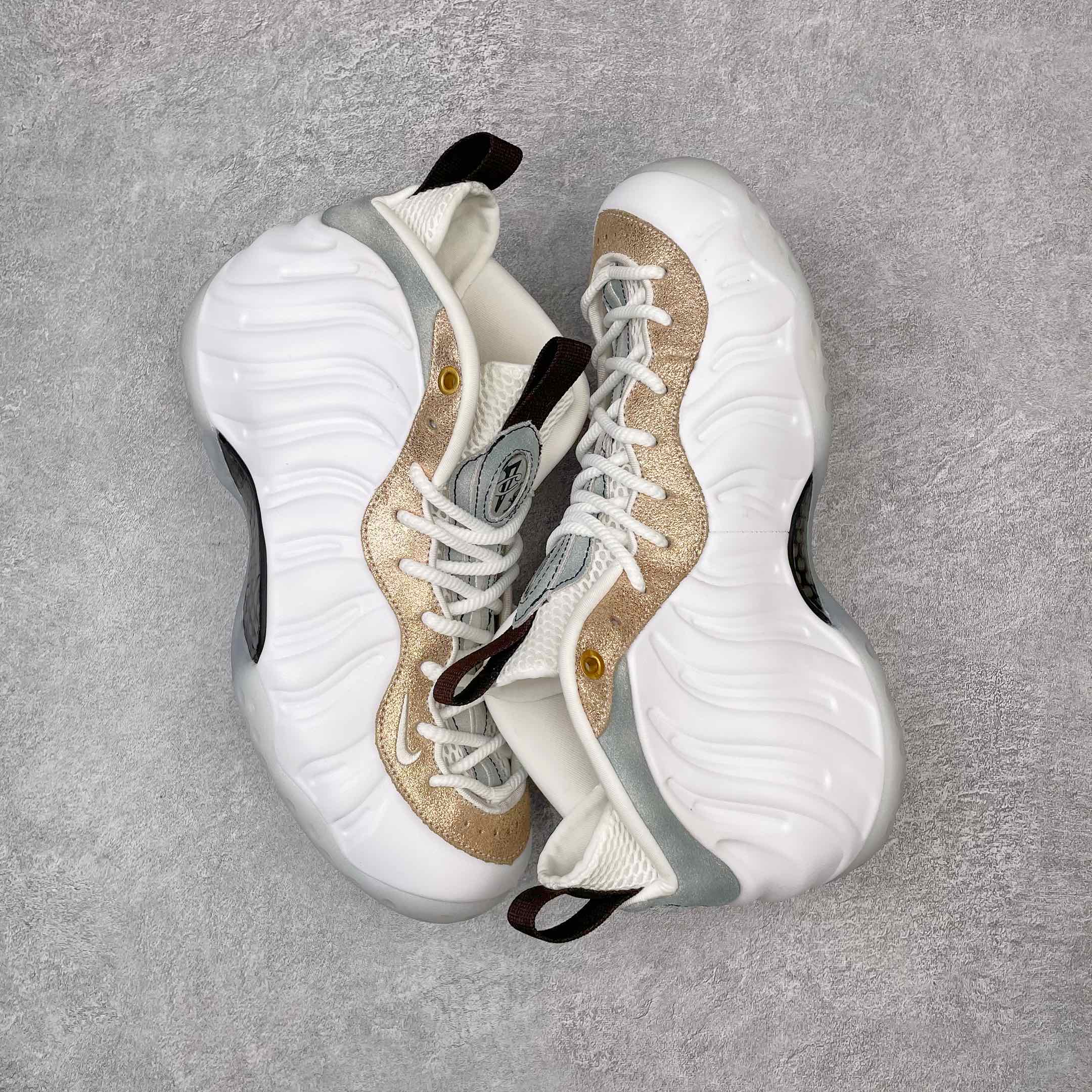 图片[3]-💰440 NK Air Foamposite One 大理石喷 莞产原底面 公司渠道同模具 鞋型发泡360度无死角 双层Zoom气垫植入 中底完美注胶 搭载原厂碳纤维材质 诞生于1997年的NK Air Foamposite系列可以说是整个球鞋历史上最为经典的系列之一 也就是我们常说的“喷”和“泡” 其中“喷”由Foamposite One代言人Penny的英文音译而来 而“泡”则来源于另一款鞋型 Foamposite Pro中\”pro\”的音译 在诞生初期 由于高昂的造价以及超前的外形 Foamposite系列的反对者不在少数 甚至有人认为这款鞋会毁掉整个球鞋行业 但事实证明这双灵感来自于甲虫 自带“黑科技”鞋面以及双层Zoom+大块碳板的太空球鞋不仅受到了大众的接受与追捧 并且成功的影响了篮球鞋的发展 SIZE：38.5 39 40 40.5 41 42 42.5 43 44 44.5 45 46 编码：by5936010-运动鞋