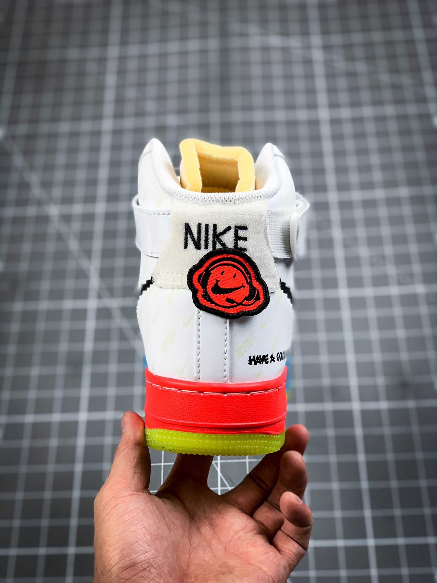 240 OFF White x Nike Air Force 1'07 Vntg Suede Mix 联名款电玩雄英联盟皮肤夜光高休帮闲板鞋  DC2112-192