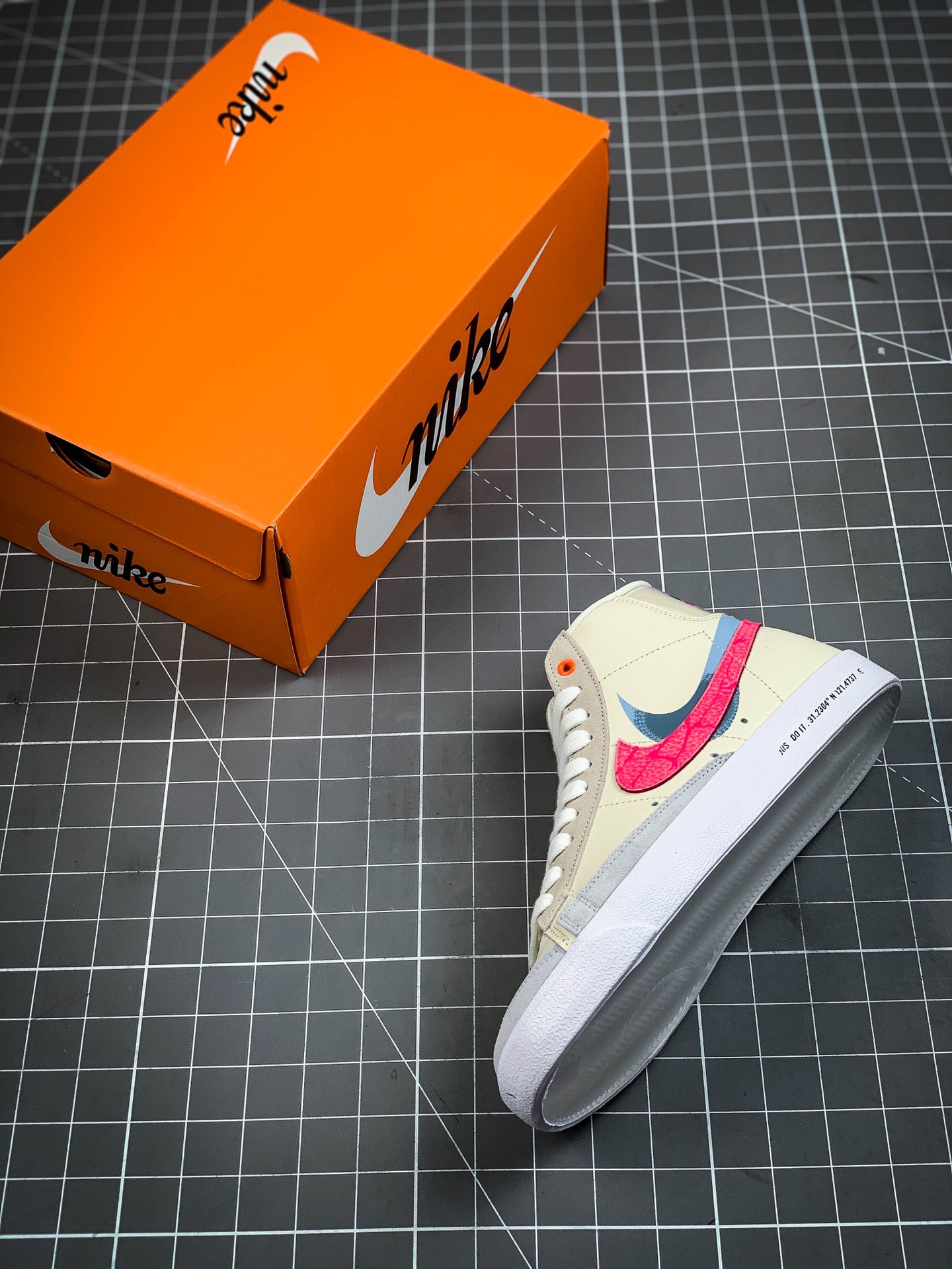 200 真硫化版本Nike Blazer Mid '77 Infinite 白橙蓝 DA7233-100