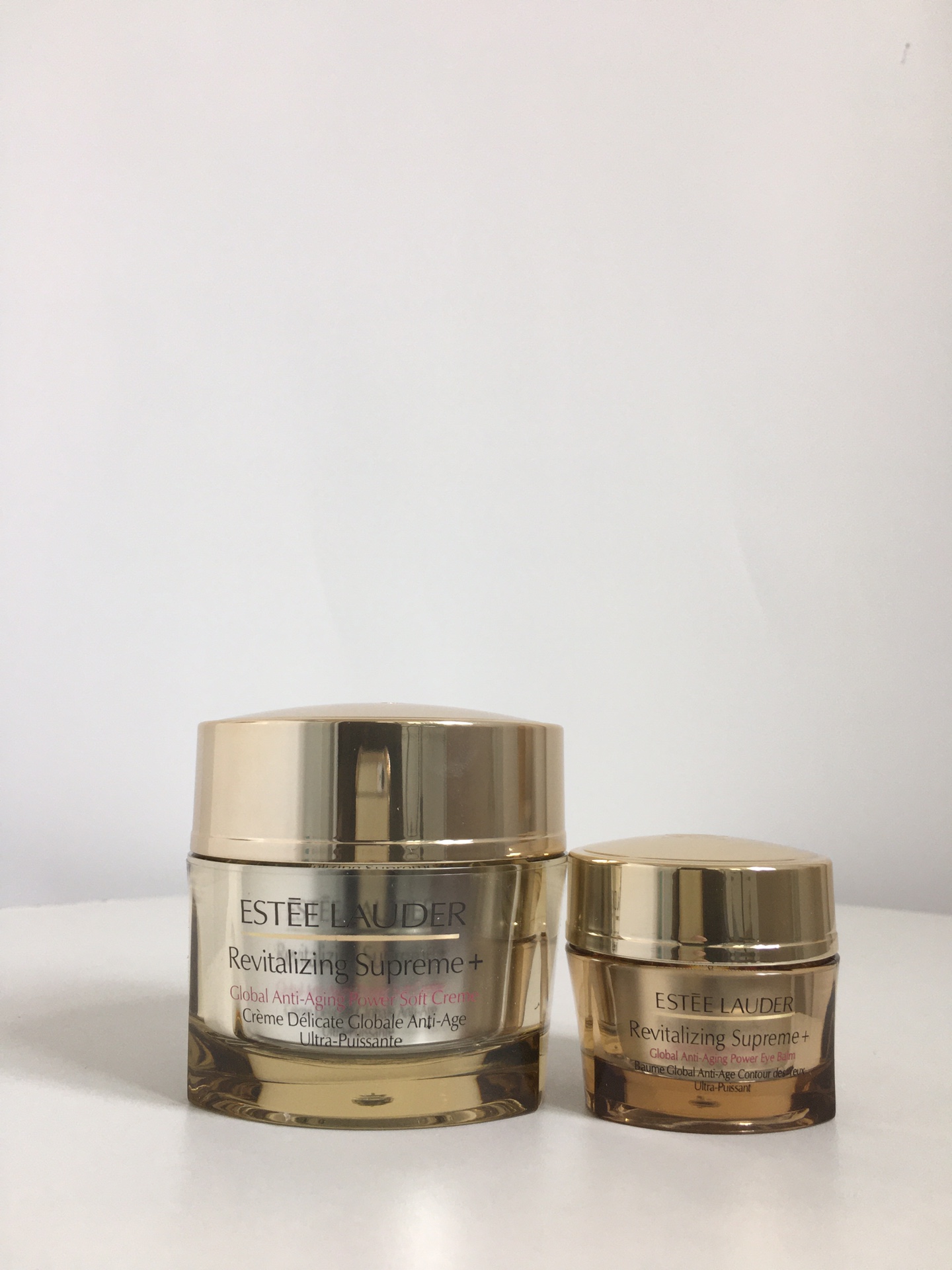 💰 85雅诗兰黛智妍面霜75ml+智妍眼霜15ml套盒
有抗老需求的强烈推荐使用这套 现在面霜单买一瓶都很难，这个套装真心值得入手
智妍眼霜功效：淡化眼周细纹，淡化黑眼圈，改善眼周肌肤暗沉。主打成分抗老淡细纹，黄金成分延展性好，触感丝滑，乳霜质地，添加了透明质酸等保湿因子，被称为&ldquo;万能眼霜&rdquo;。

 雅诗兰黛多效智妍面霜75ml，黄金高效抗衰老面霜，2012年获"法国销量第一面霜"称号🏆强化保湿抗氧化，除皱去细纹，适合偏轻熟肌肤，活肤抗衰跟ANR一样，不分年龄层，属于适合长期使用的深度型保养品！高效活肤抗衰老，高性能技术预测，感应每一个需要的皮肤。它有助于明显减少皮肤老化与新技术的多种迹象：皱纹，松弛，暗哑和脱水！