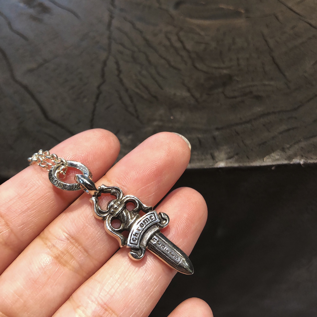 Chrome Hearts 𝐂𝐡𝐫𝐨𝐦𝐞 𝐡𝐞𝐚𝐫𝐭𝐬 克罗心 字母环童军花/宝剑项链