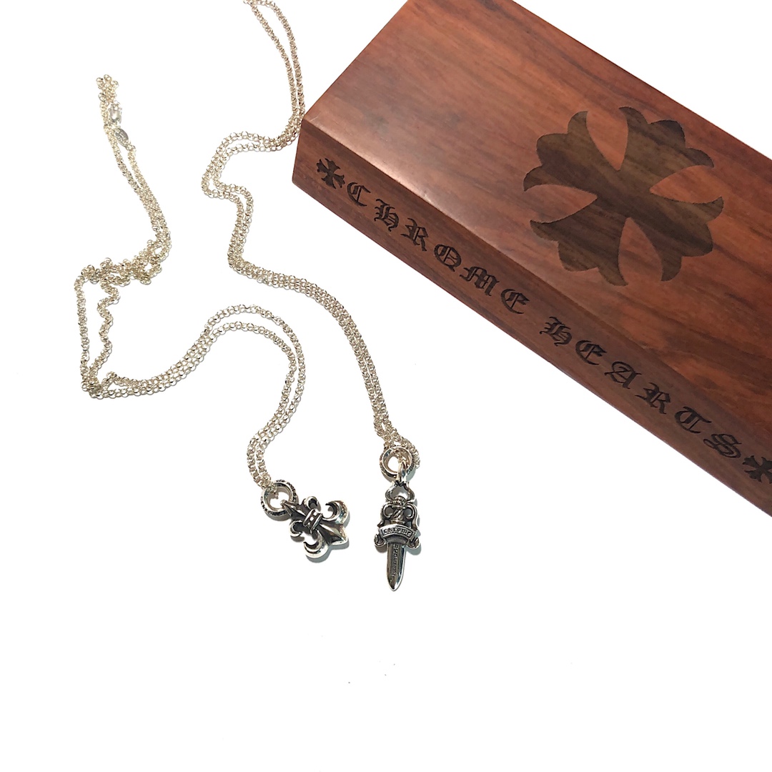 Chrome Hearts 𝐂𝐡𝐫𝐨𝐦𝐞 𝐡𝐞𝐚𝐫𝐭𝐬 克罗心 字母环童军花/宝剑项链