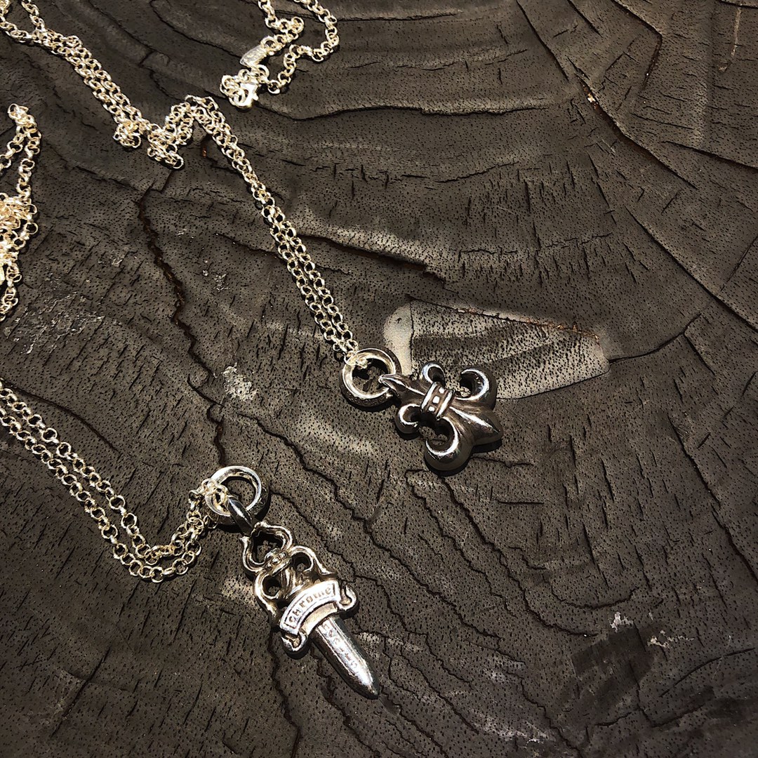 Chrome Hearts 𝐂𝐡𝐫𝐨𝐦𝐞 𝐡𝐞𝐚𝐫𝐭𝐬 克罗心 字母环童军花/宝剑项链