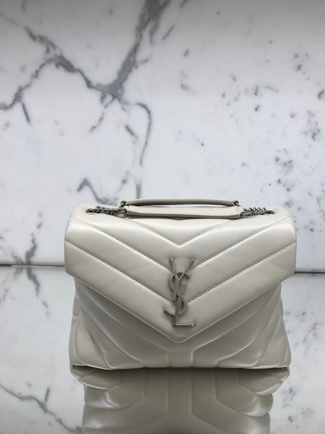 YSL LOULOU 23CM Y型绗缝链条包 494699白色/银扣
