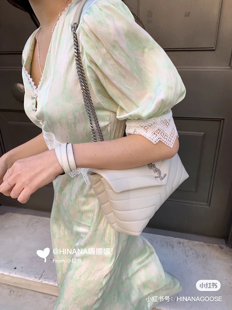 YSL LOULOU 23CM Y型绗缝链条包 494699白色/银扣