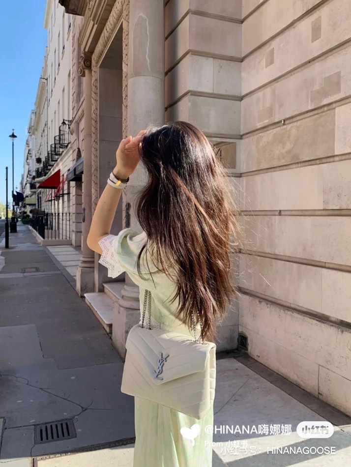 YSL LOULOU 23CM Y型绗缝链条包 494699白色/银扣