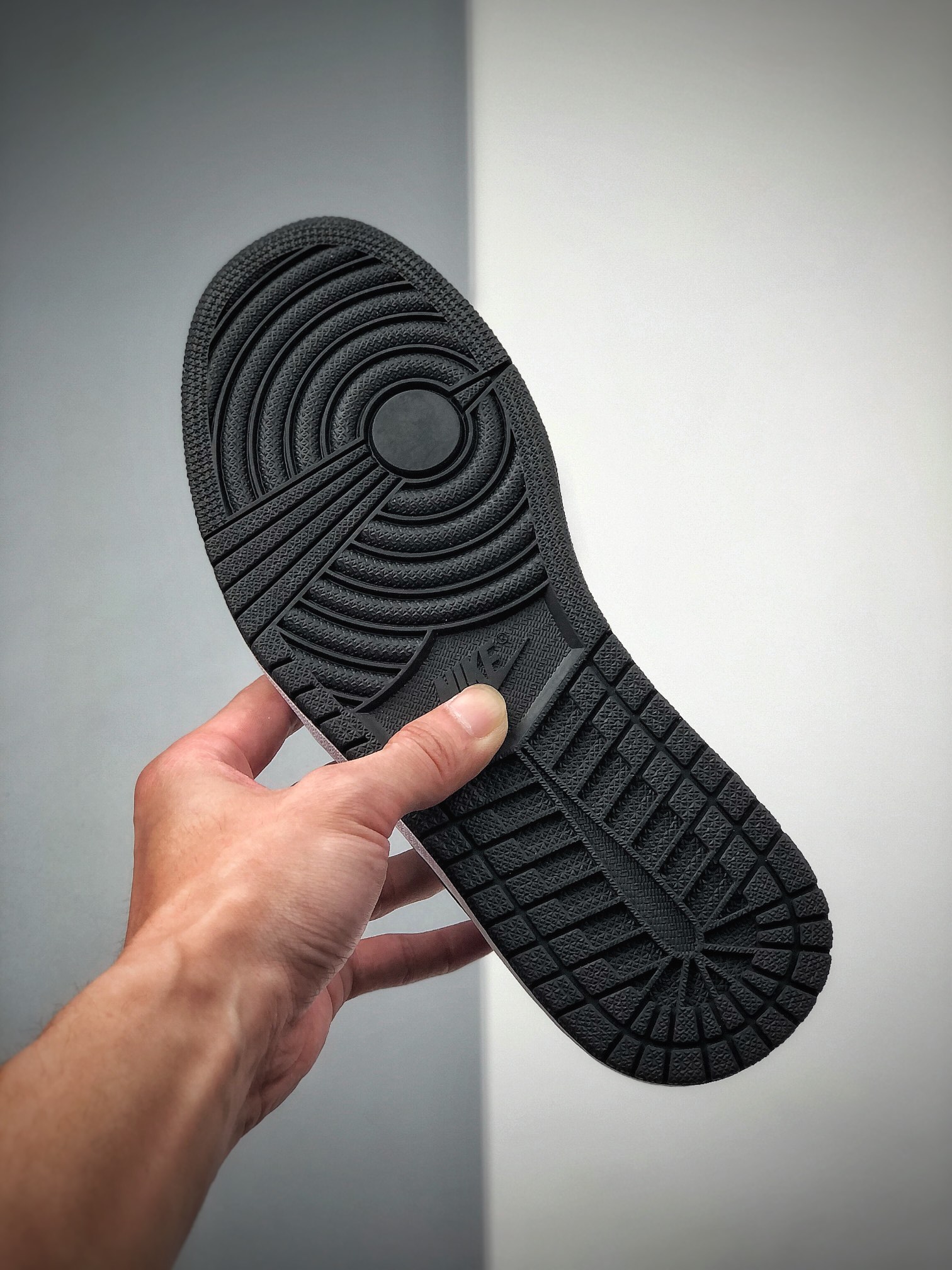 200 Air Jordan 1 新配色曝光！又是一双小 Dior×Air Jordan 1 Low “Light Smoke Grey” 低帮 553558-030