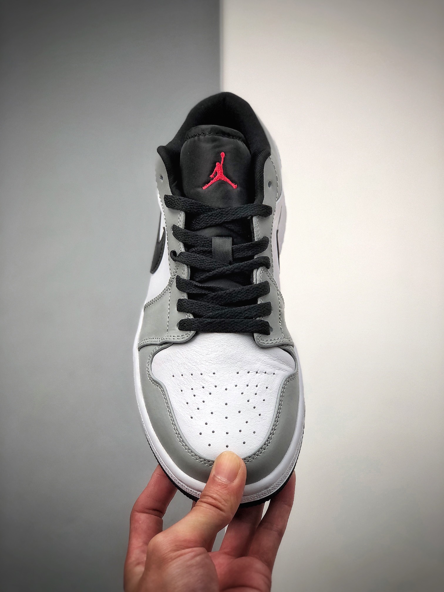 200 Air Jordan 1 新配色曝光！又是一双小 Dior×Air Jordan 1 Low “Light Smoke Grey” 低帮 553558-030