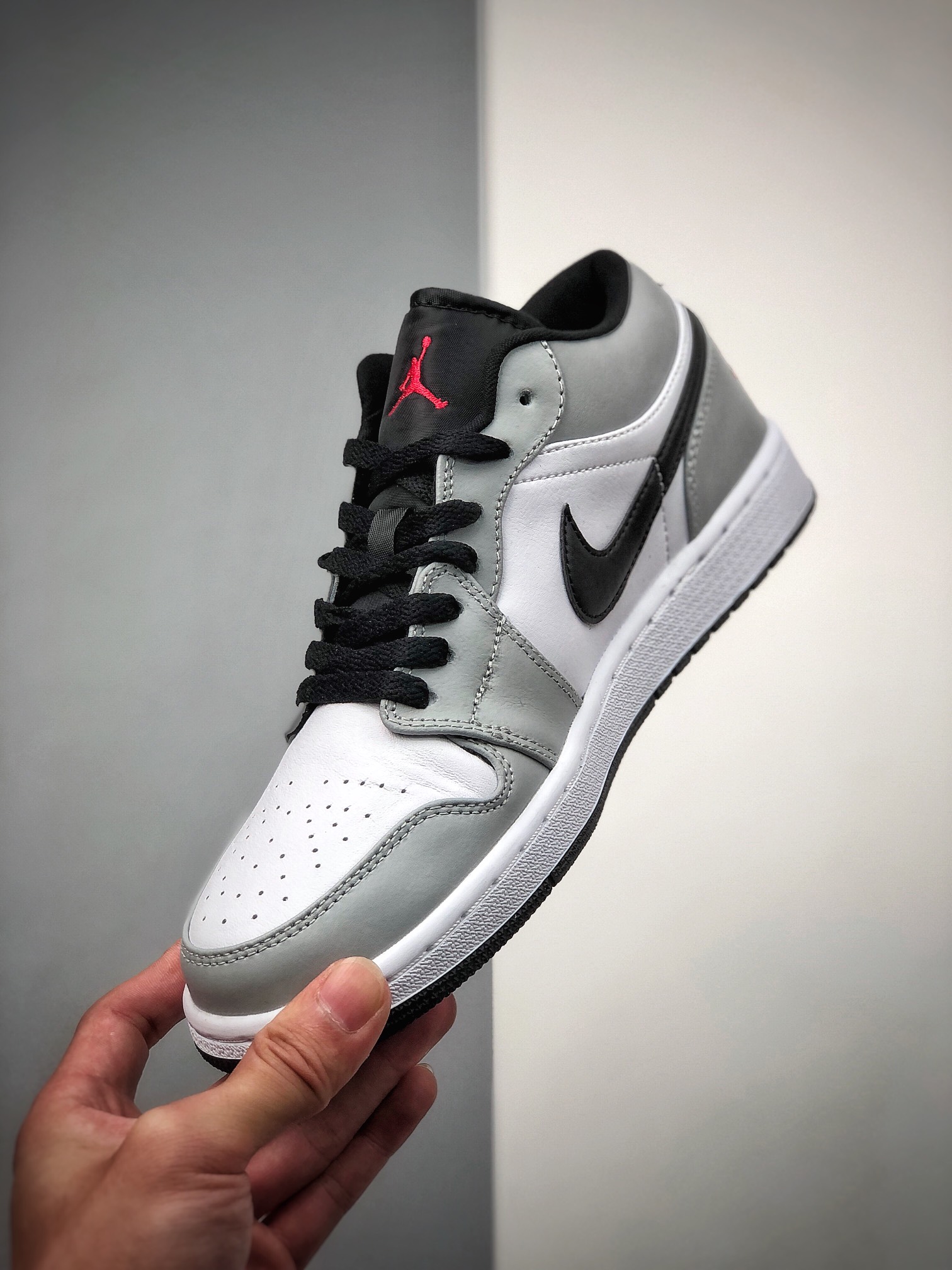200 Air Jordan 1 新配色曝光！又是一双小 Dior×Air Jordan 1 Low “Light Smoke Grey” 低帮 553558-030