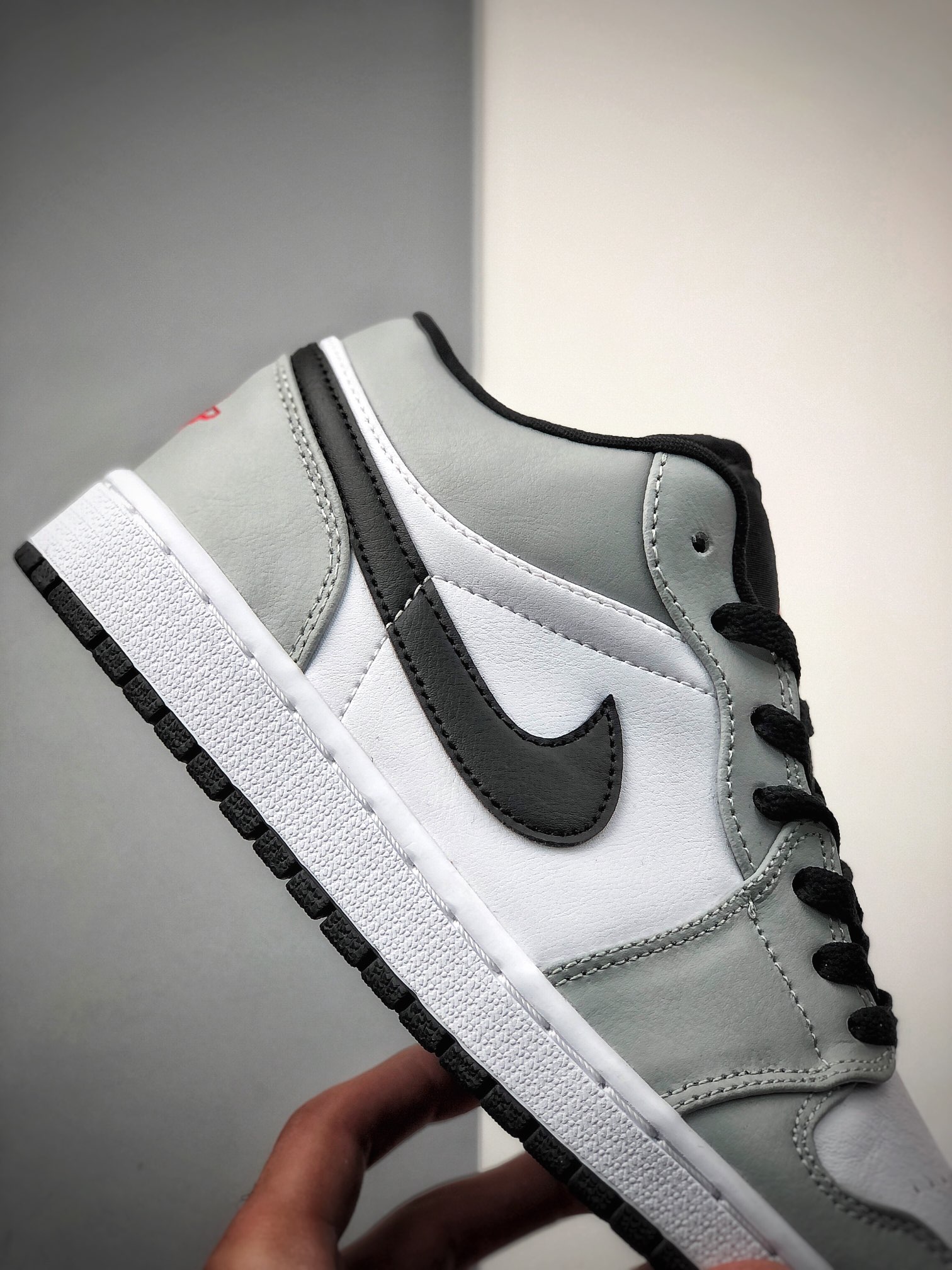 200 Air Jordan 1 新配色曝光！又是一双小 Dior×Air Jordan 1 Low “Light Smoke Grey” 低帮 553558-030