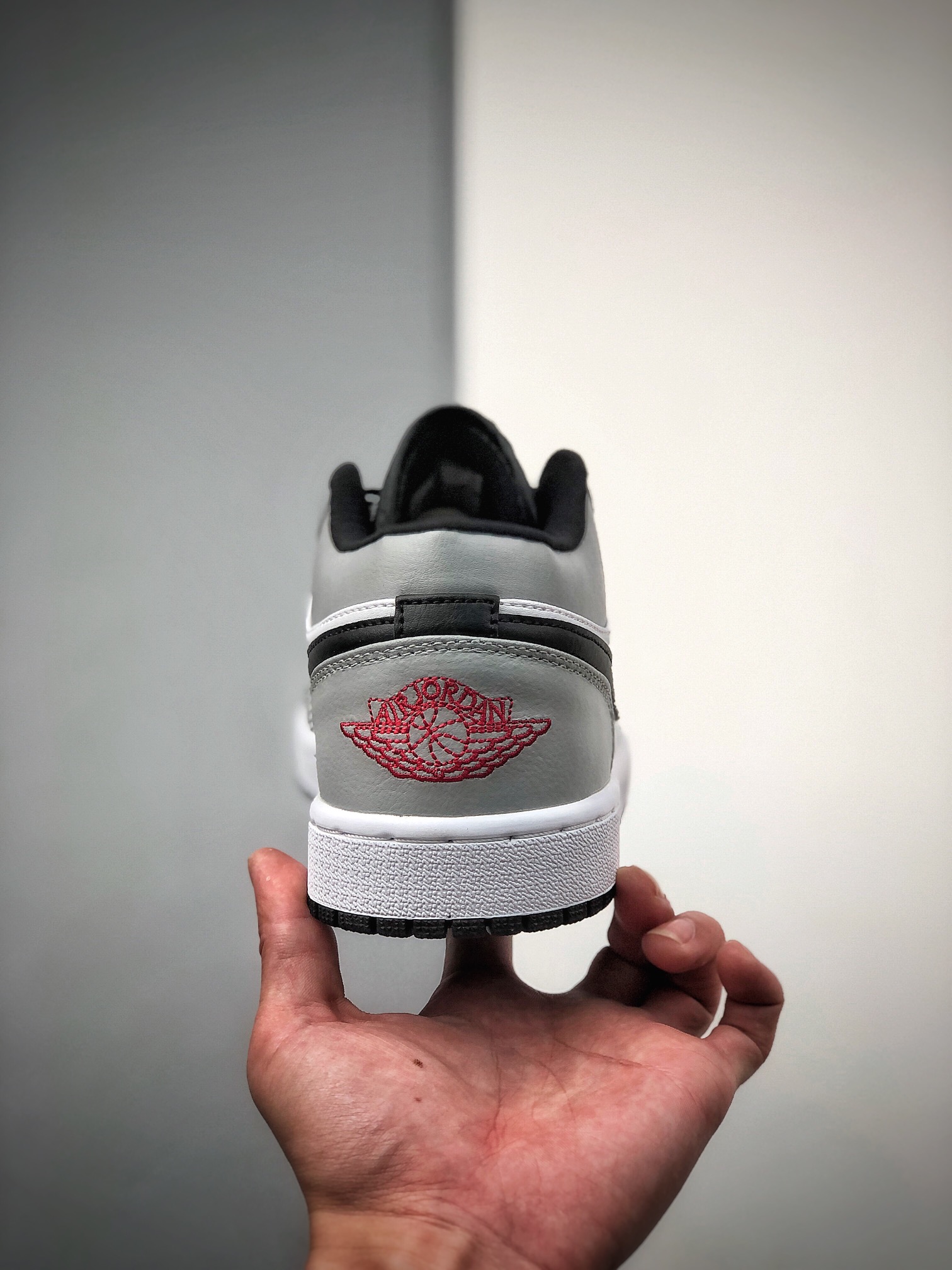 200 Air Jordan 1 新配色曝光！又是一双小 Dior×Air Jordan 1 Low “Light Smoke Grey” 低帮 553558-030
