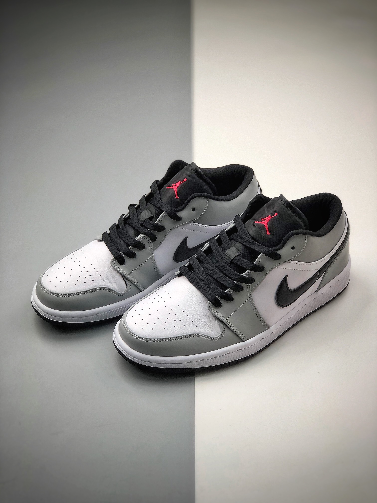 200 Air Jordan 1 新配色曝光！又是一双小 Dior×Air Jordan 1 Low “Light Smoke Grey” 低帮 553558-030