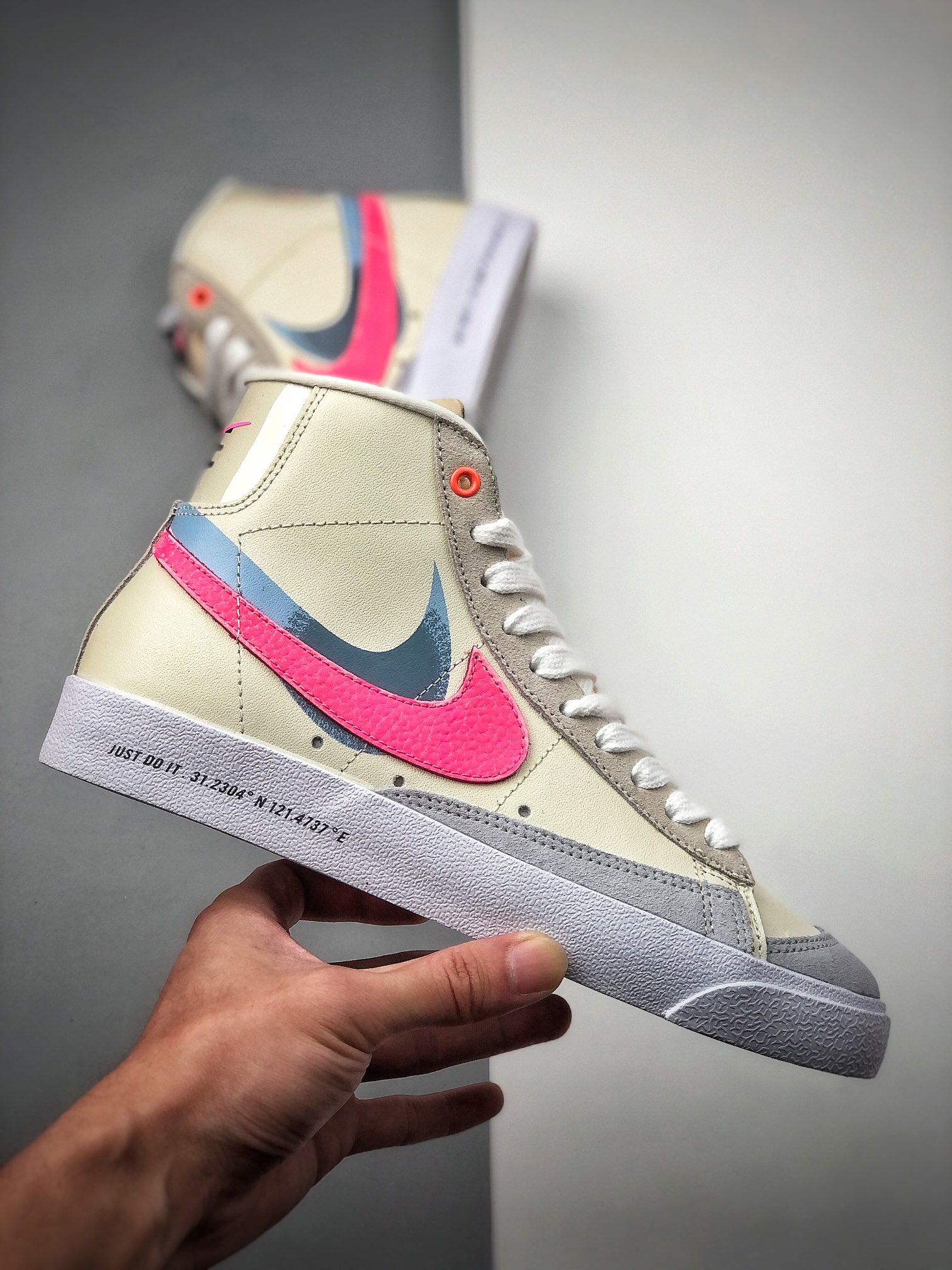 200  Nike Blazer Mid'77 开拓者高帮休闲运动板鞋  DC0707-164