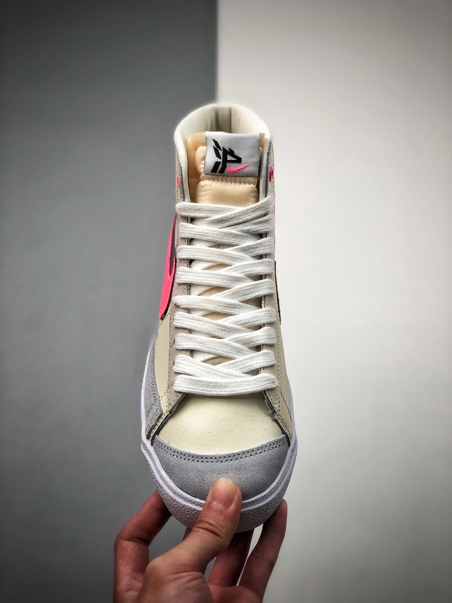 200  Nike Blazer Mid'77 开拓者高帮休闲运动板鞋  DC0707-164