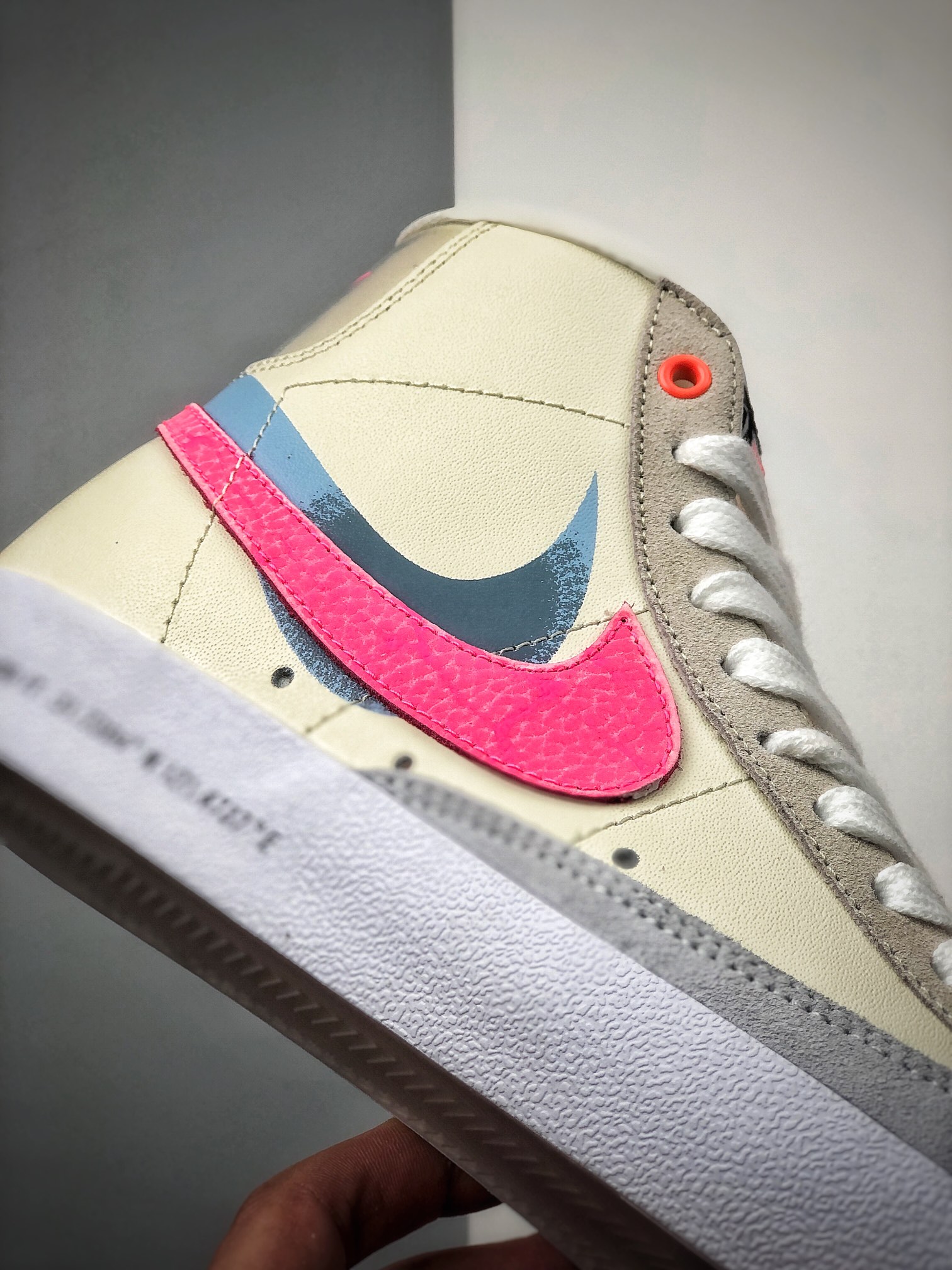 200  Nike Blazer Mid'77 开拓者高帮休闲运动板鞋  DC0707-164