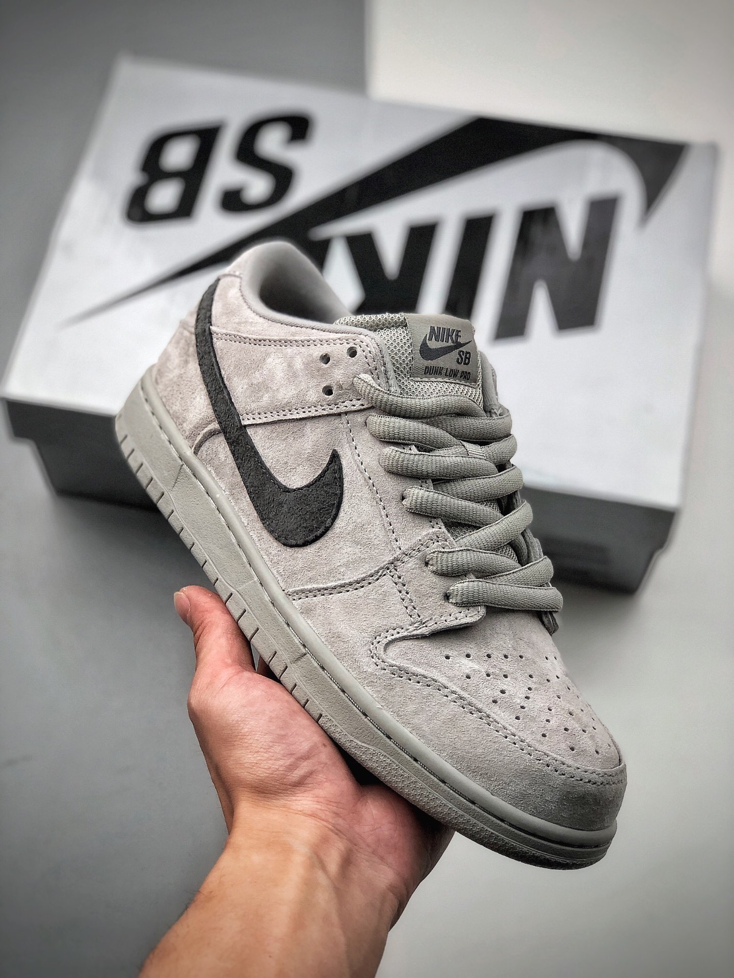 NIKE DUNK LOW PRO SB gray and black, born in 2002, Nike Dunk SB is an improved retro shoe model specially des…