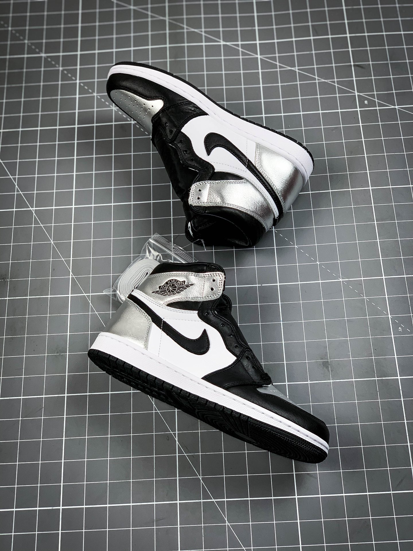 450 Air Jordan 1 High OG ” Metallic Silver ” 黑银 CD0461-001