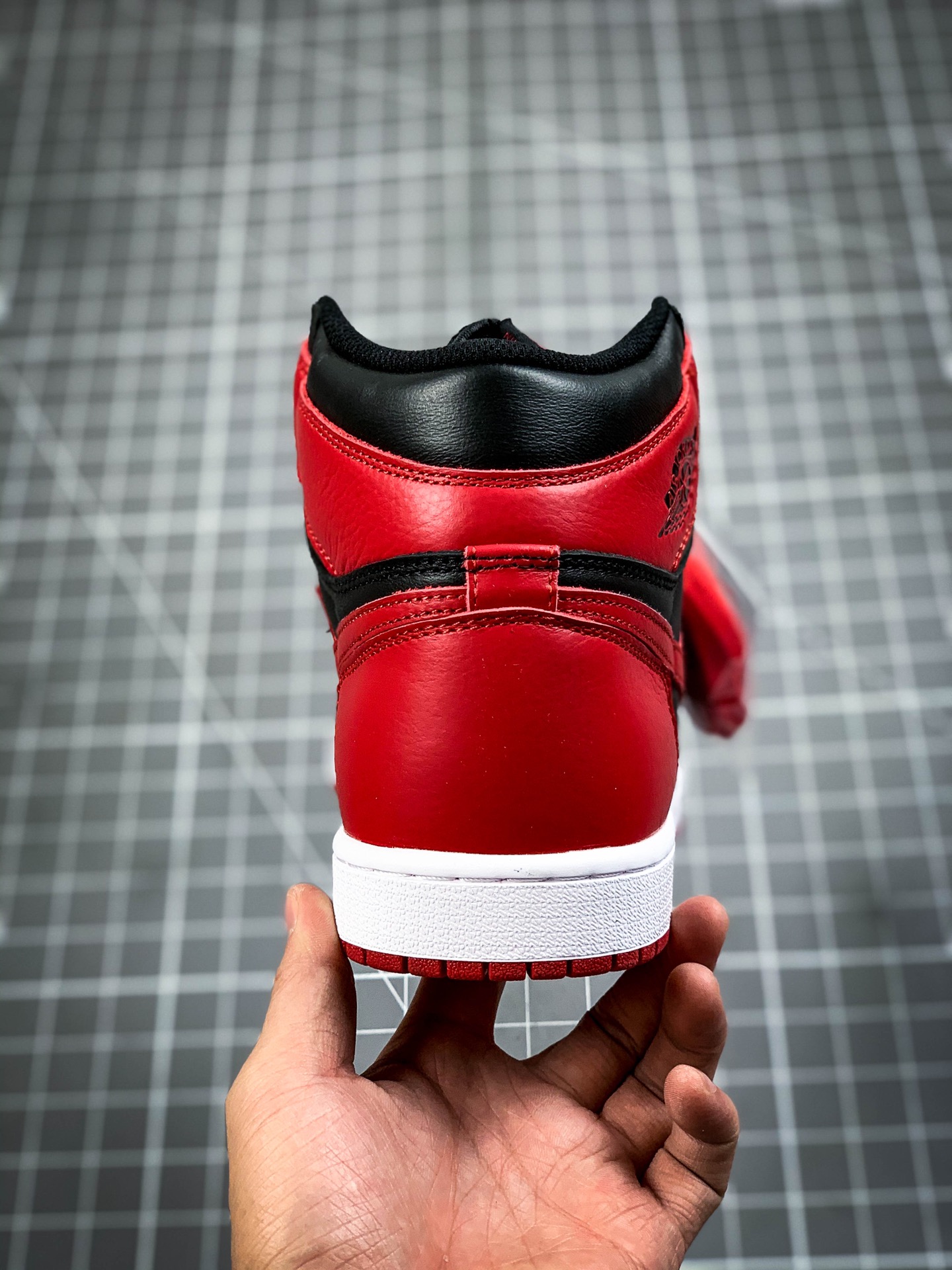 240 乔丹/Air Jordan AJ1 aj1 乔丹1代 乔1 乔丹1代高帮系列 Air Jordan 1 MID 555088-001