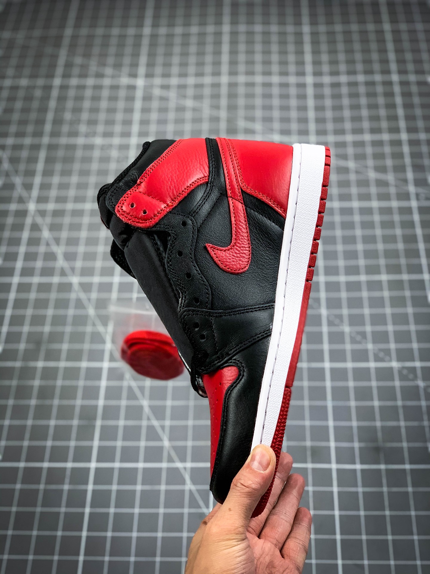 240 乔丹/Air Jordan AJ1 aj1 乔丹1代 乔1 乔丹1代高帮系列 Air Jordan 1 MID 555088-001