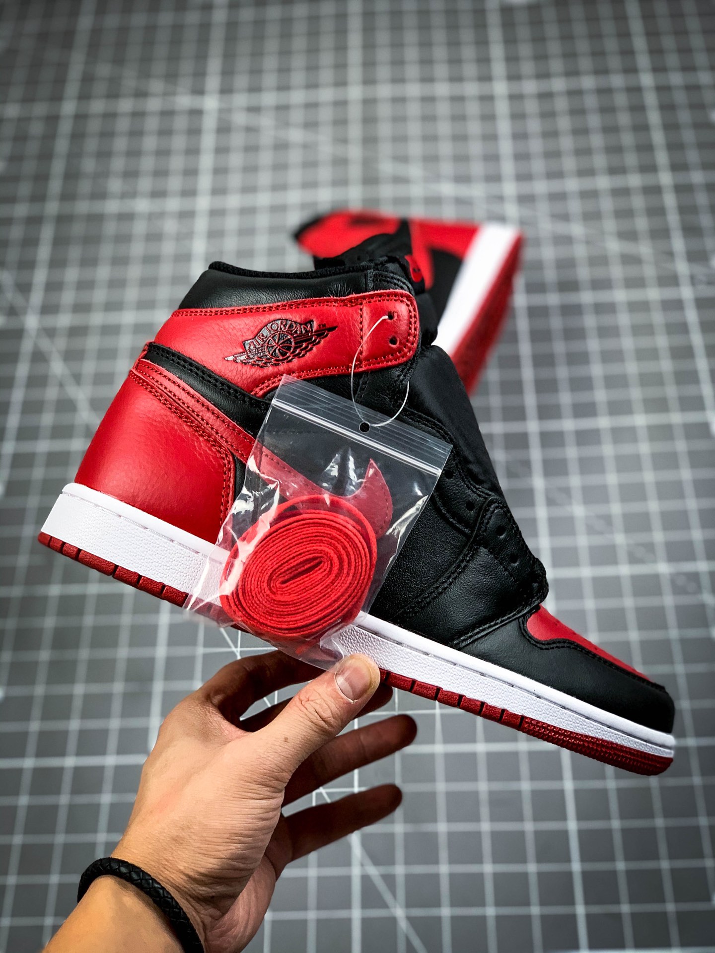 240 乔丹/Air Jordan AJ1 aj1 乔丹1代 乔1 乔丹1代高帮系列 Air Jordan 1 MID 555088-001